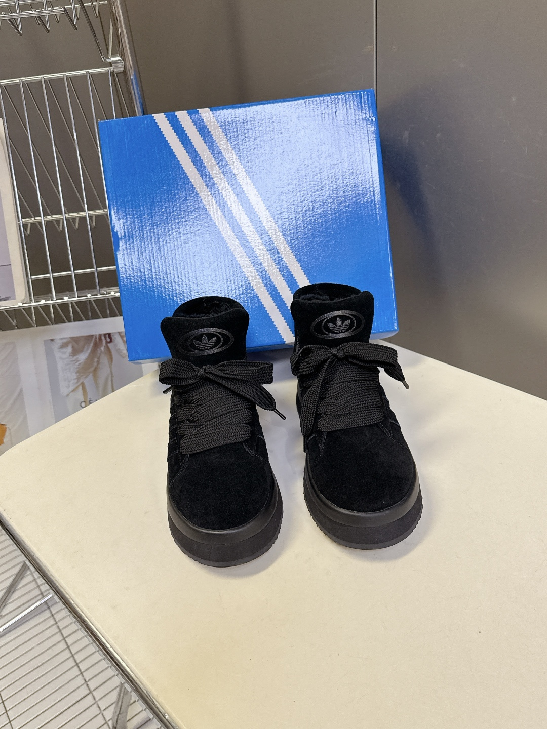 阿迪达斯adidas三叶草秋冬最款新厚底毛毛鞋 雪地靴 超多明星网红种草 正品两双购入开发 秋冬必备毛毛