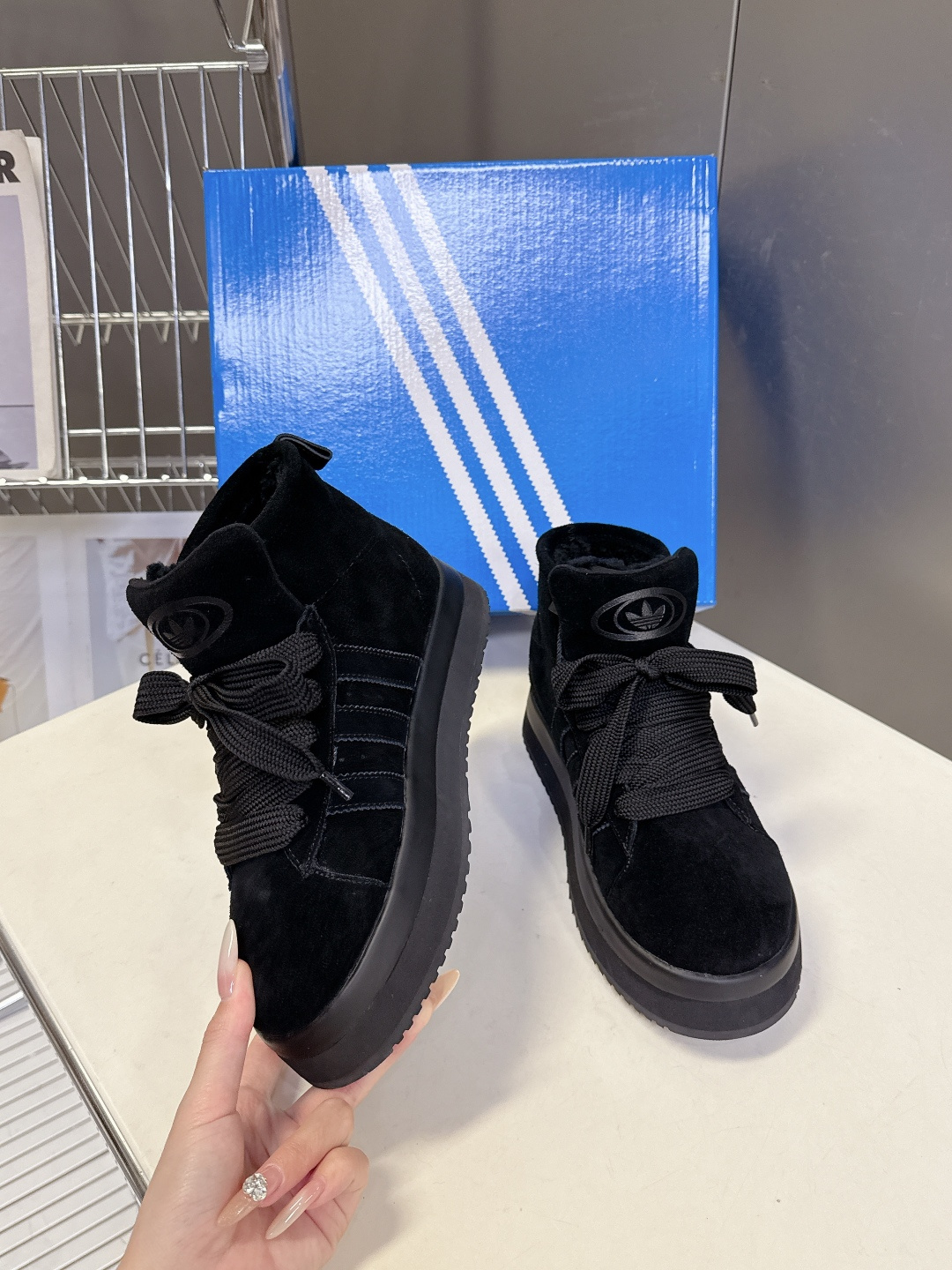 阿迪达斯adidas三叶草秋冬最款新厚底毛毛鞋 雪地靴 超多明星网红种草 正品两双购入开发 秋冬必备毛毛