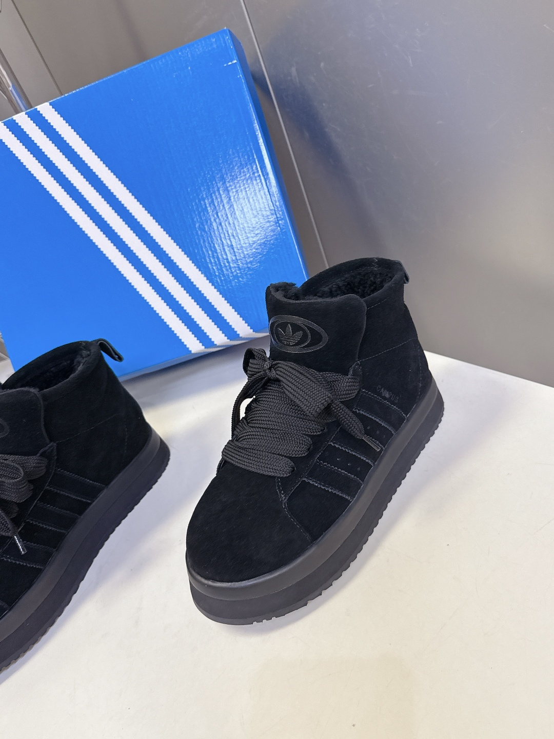 阿迪达斯adidas三叶草秋冬最款新厚底毛毛鞋 雪地靴 超多明星网红种草 正品两双购入开发 秋冬必备毛毛