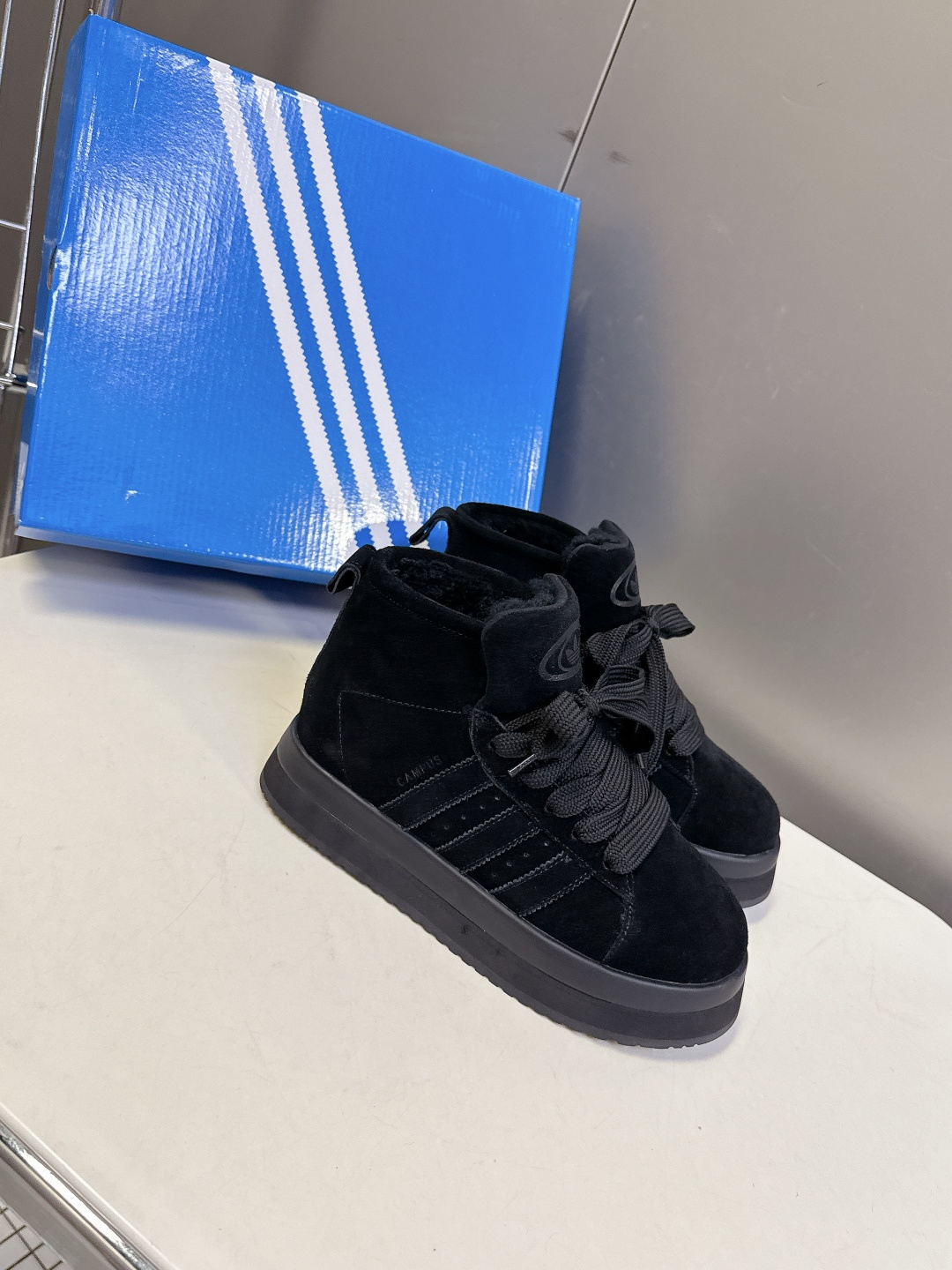 阿迪达斯adidas三叶草秋冬最款新厚底毛毛鞋 雪地靴 超多明星网红种草 正品两双购入开发 秋冬必备毛毛