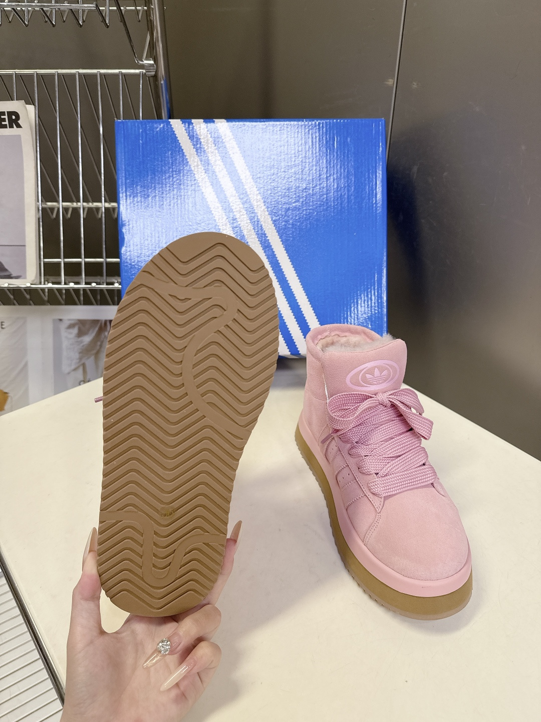 阿迪达斯adidas三叶草秋冬最款新厚底毛毛鞋 雪地靴 超多明星网红种草 正品两双购入开发 秋冬必备毛毛