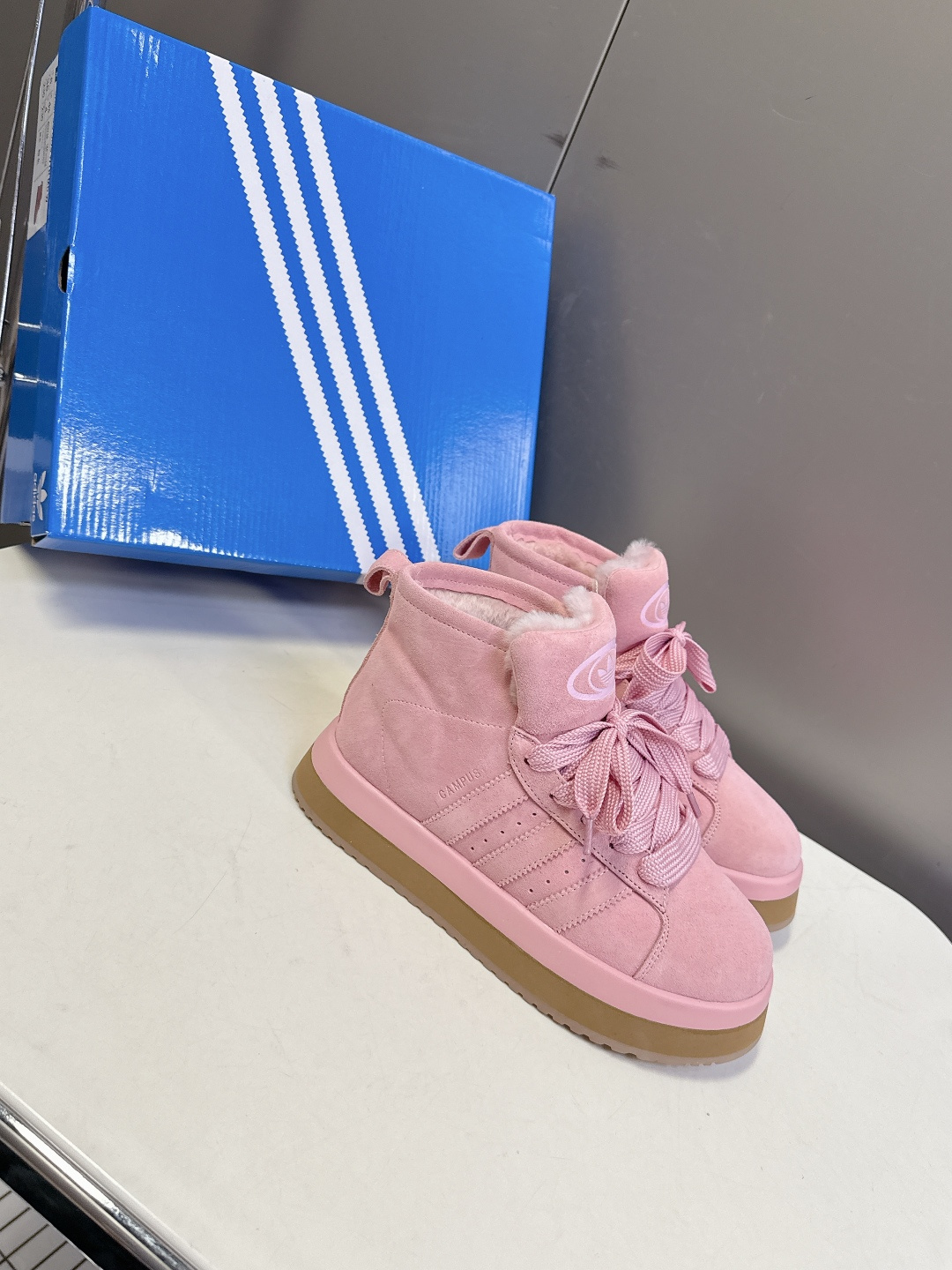 阿迪达斯adidas三叶草秋冬最款新厚底毛毛鞋 雪地靴 超多明星网红种草 正品两双购入开发 秋冬必备毛毛