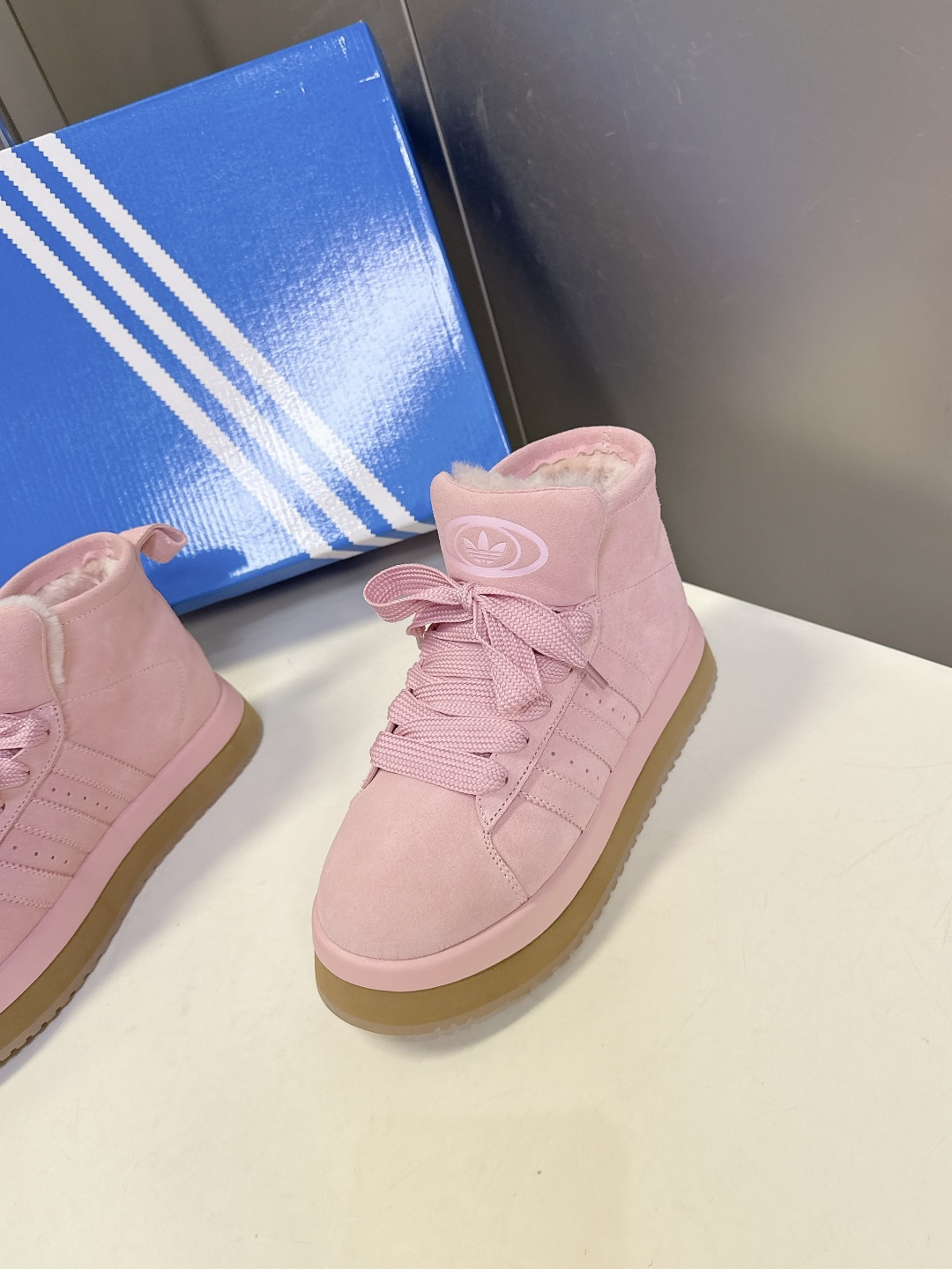 阿迪达斯adidas三叶草秋冬最款新厚底毛毛鞋 雪地靴 超多明星网红种草 正品两双购入开发 秋冬必备毛毛