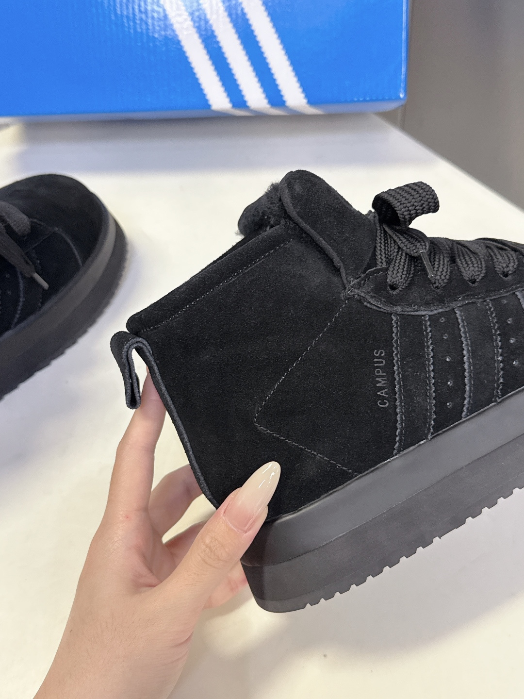 阿迪达斯adidas三叶草秋冬最款新厚底毛毛鞋 雪地靴 超多明星网红种草 正品两双购入开发 秋冬必备毛毛