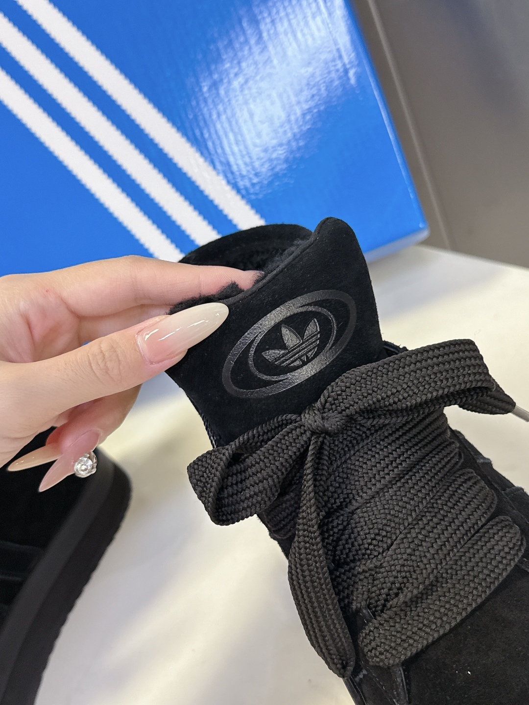 阿迪达斯adidas三叶草秋冬最款新厚底毛毛鞋 雪地靴 超多明星网红种草 正品两双购入开发 秋冬必备毛毛