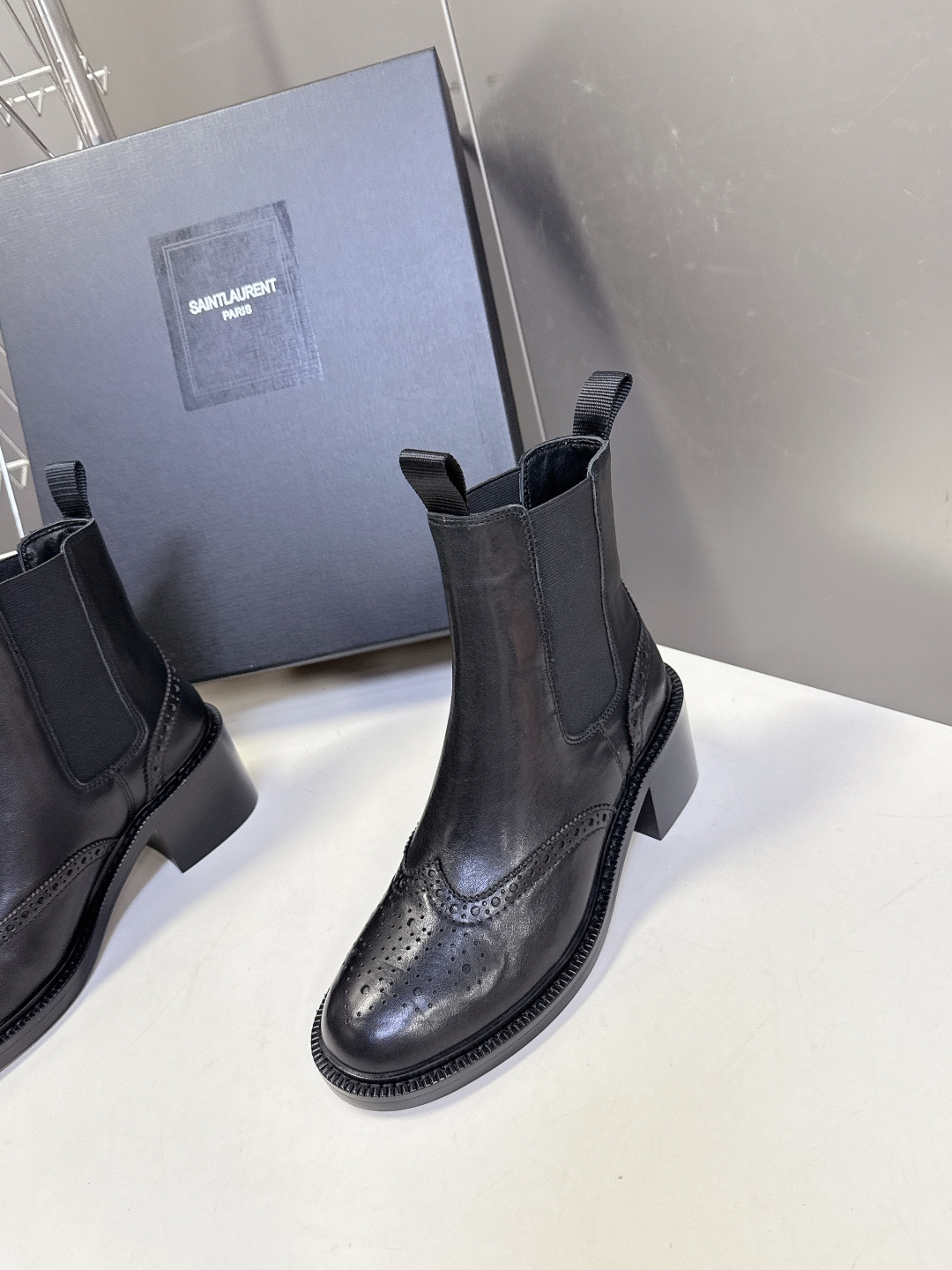 Saint Laurent圣罗兰秋冬最新款布洛克短靴 超多明星时尚博主种草 大小质感与原版完全一致✔️鞋