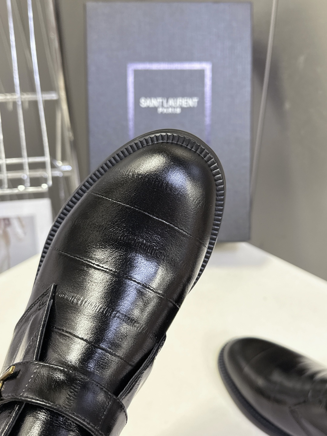 Saint Laurent圣罗兰秋冬最新款短靴 超级超级无敌火爆的一个款这款我们家每个版面的五金扣都要开