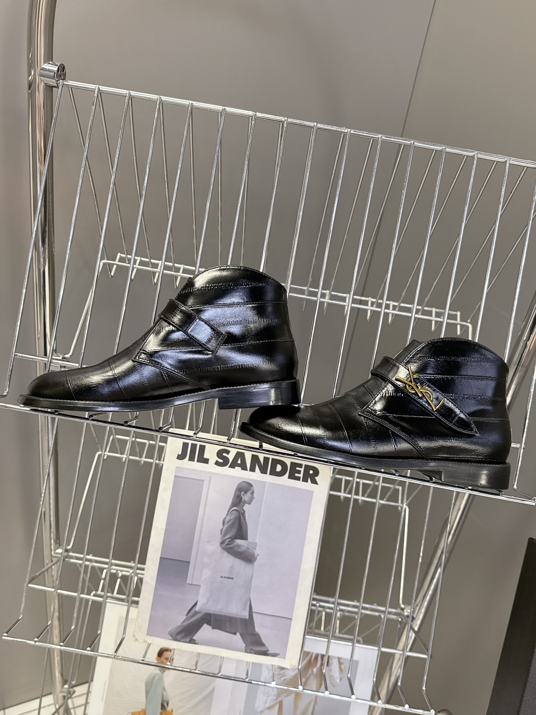 Saint Laurent圣罗兰秋冬最新款短靴 超级超级无敌火爆的一个款这款我们家每个版面的五金扣都要开