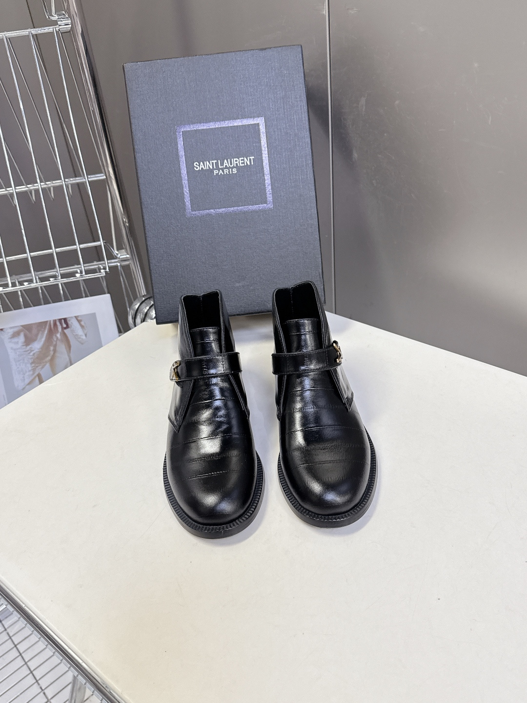 Saint Laurent圣罗兰秋冬最新款短靴 超级超级无敌火爆的一个款这款我们家每个版面的五金扣都要开