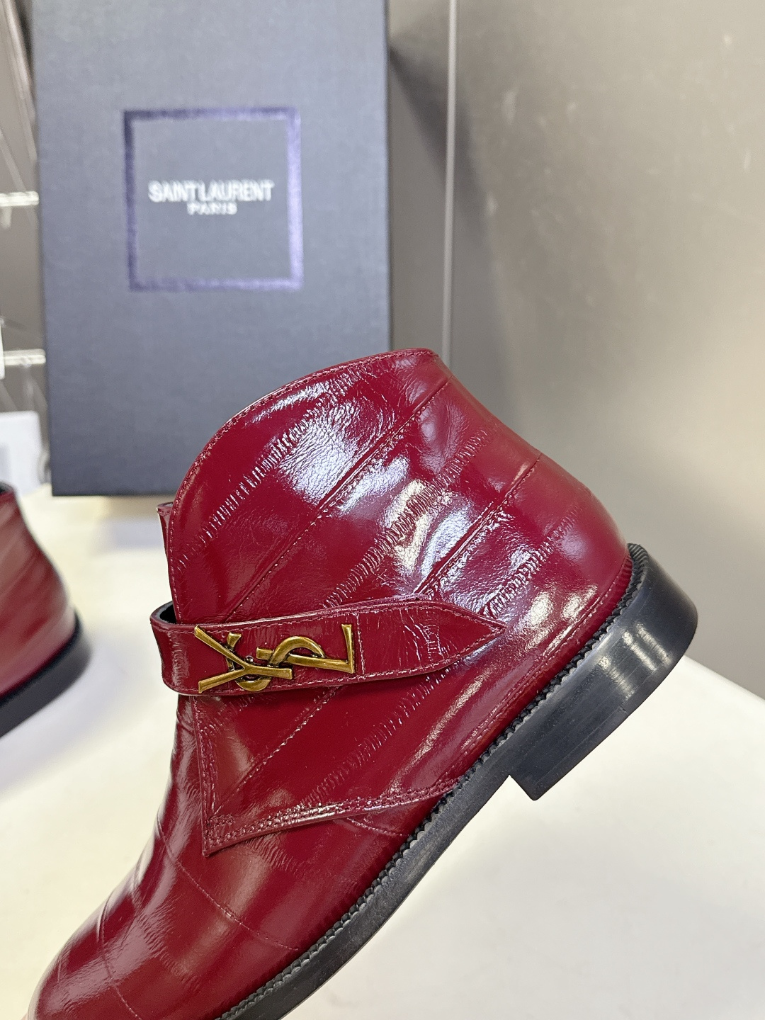 Saint Laurent圣罗兰秋冬最新款短靴 超级超级无敌火爆的一个款这款我们家每个版面的五金扣都要开