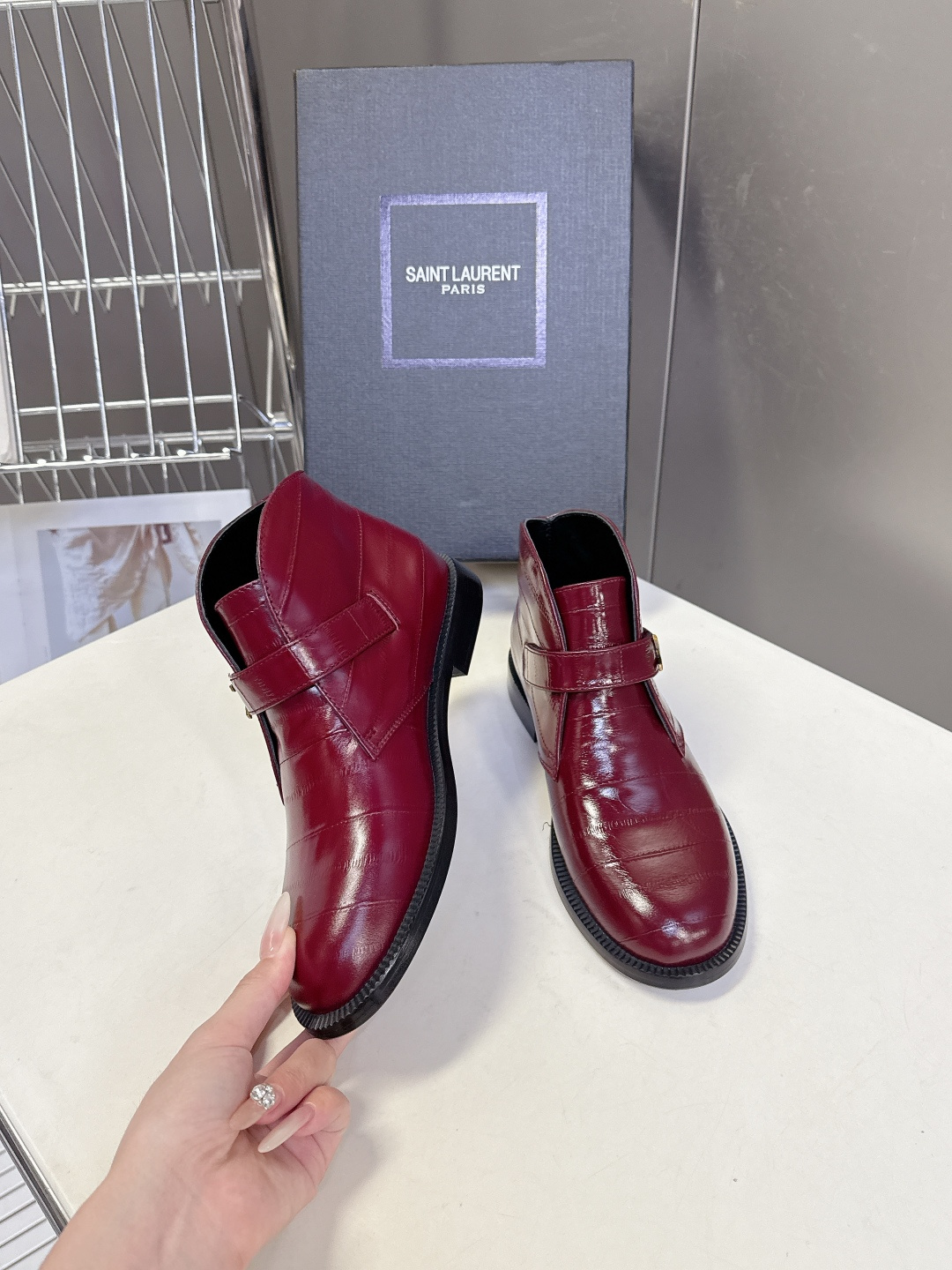 Saint Laurent圣罗兰秋冬最新款短靴 超级超级无敌火爆的一个款这款我们家每个版面的五金扣都要开