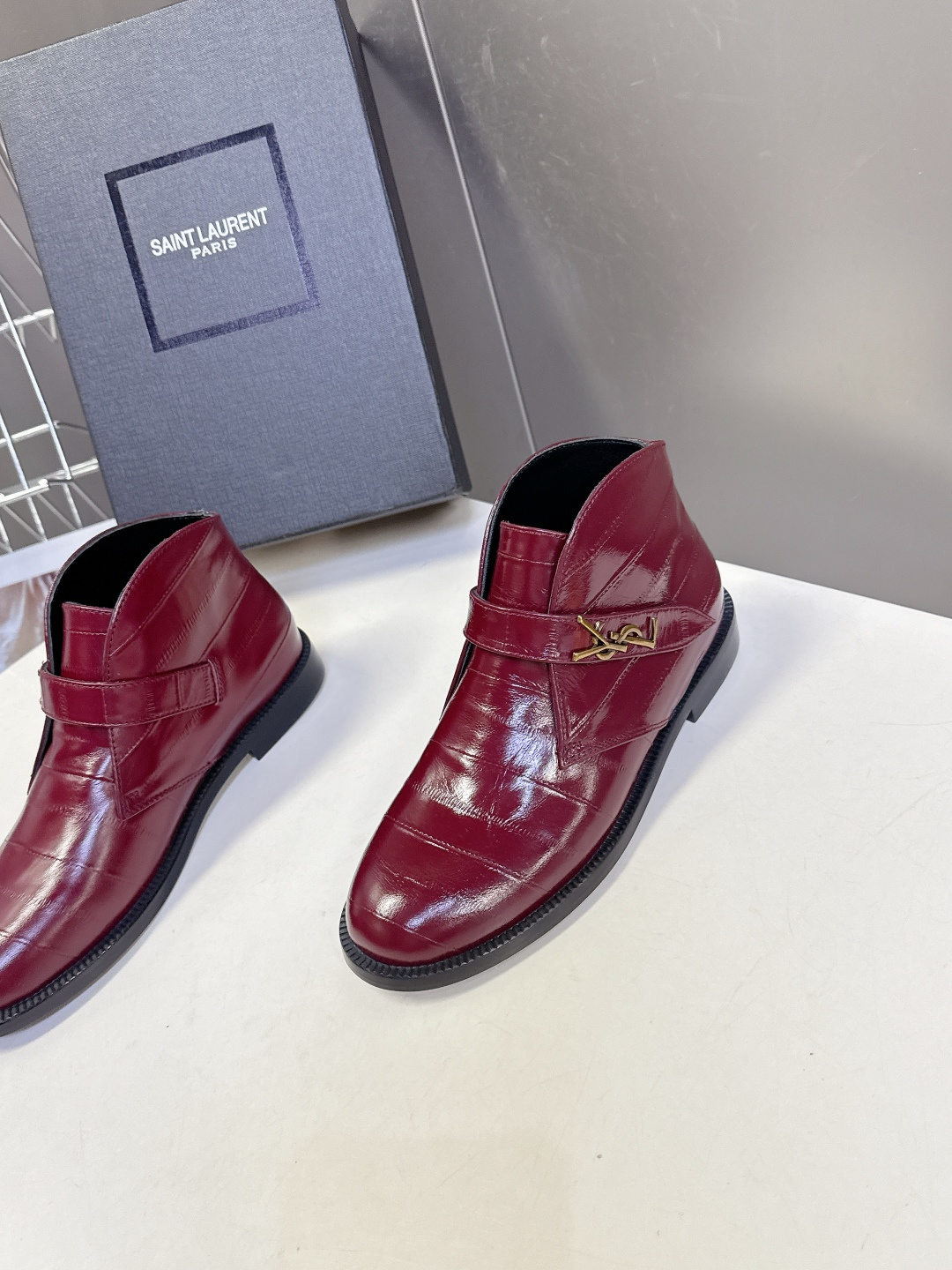 Saint Laurent圣罗兰秋冬最新款短靴 超级超级无敌火爆的一个款这款我们家每个版面的五金扣都要开