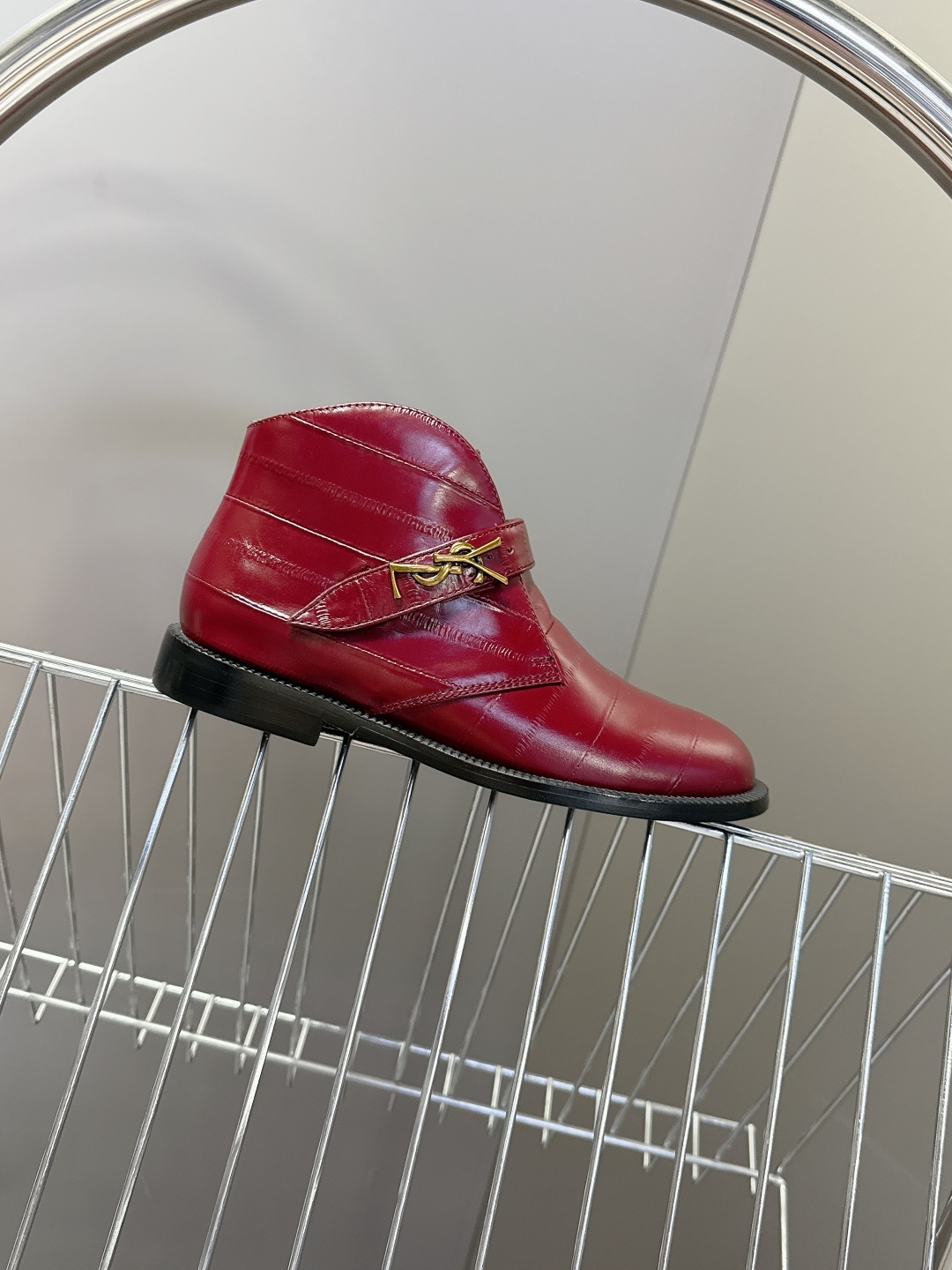 Saint Laurent圣罗兰秋冬最新款短靴 超级超级无敌火爆的一个款这款我们家每个版面的五金扣都要开