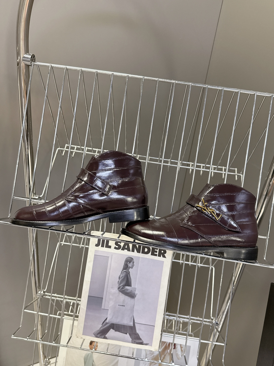 Saint Laurent圣罗兰秋冬最新款短靴 超级超级无敌火爆的一个款这款我们家每个版面的五金扣都要开