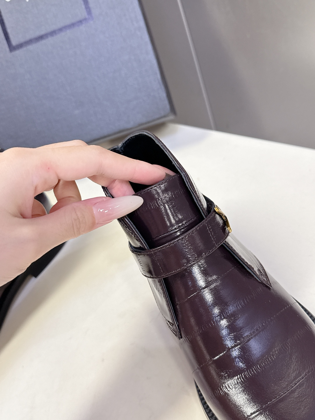 Saint Laurent圣罗兰秋冬最新款短靴 超级超级无敌火爆的一个款这款我们家每个版面的五金扣都要开