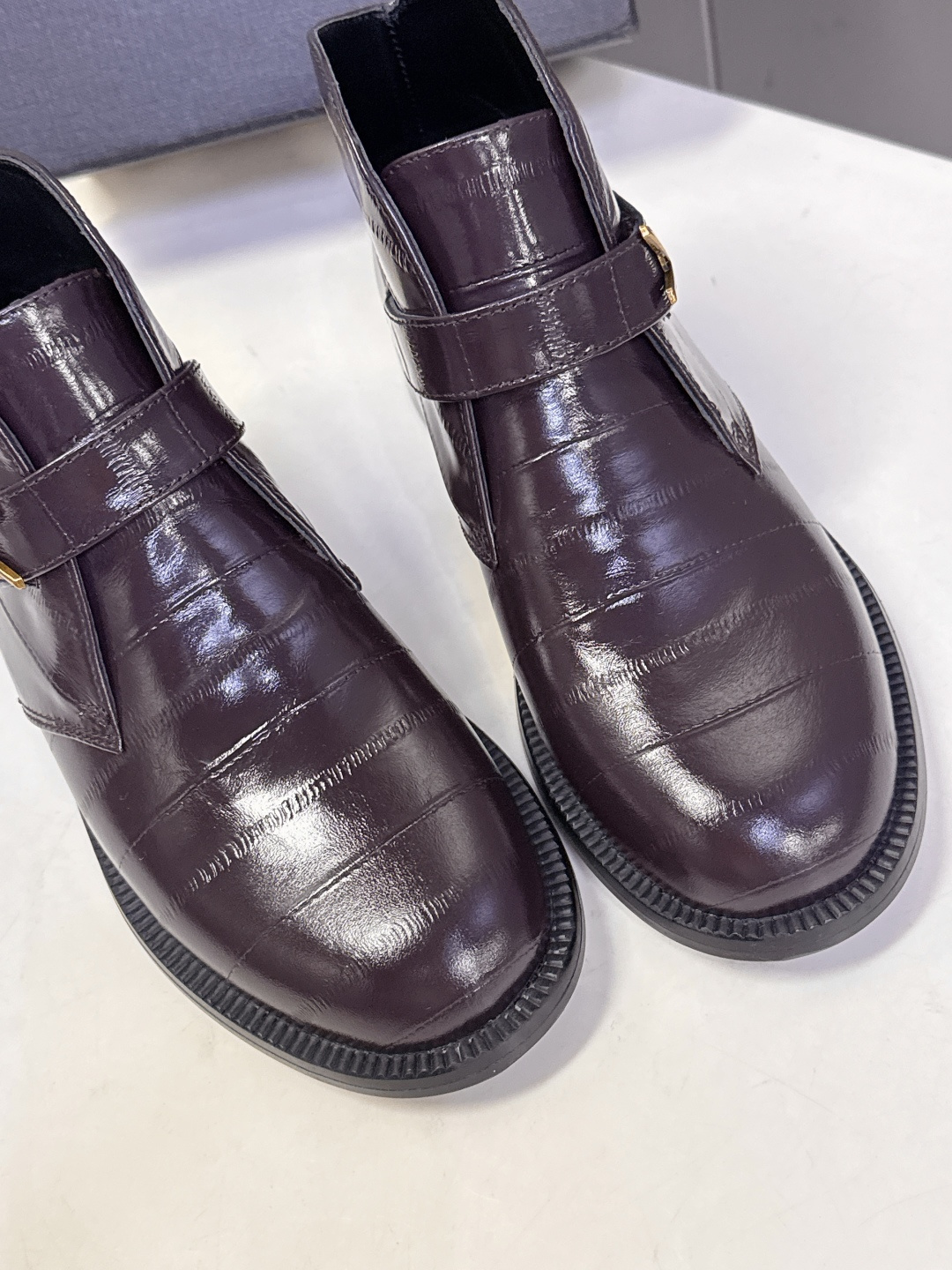 Saint Laurent圣罗兰秋冬最新款短靴 超级超级无敌火爆的一个款这款我们家每个版面的五金扣都要开