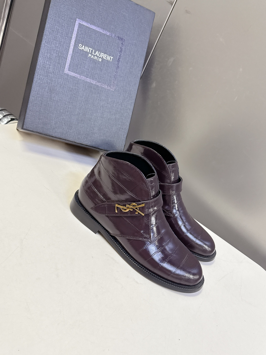 Saint Laurent圣罗兰秋冬最新款短靴 超级超级无敌火爆的一个款这款我们家每个版面的五金扣都要开