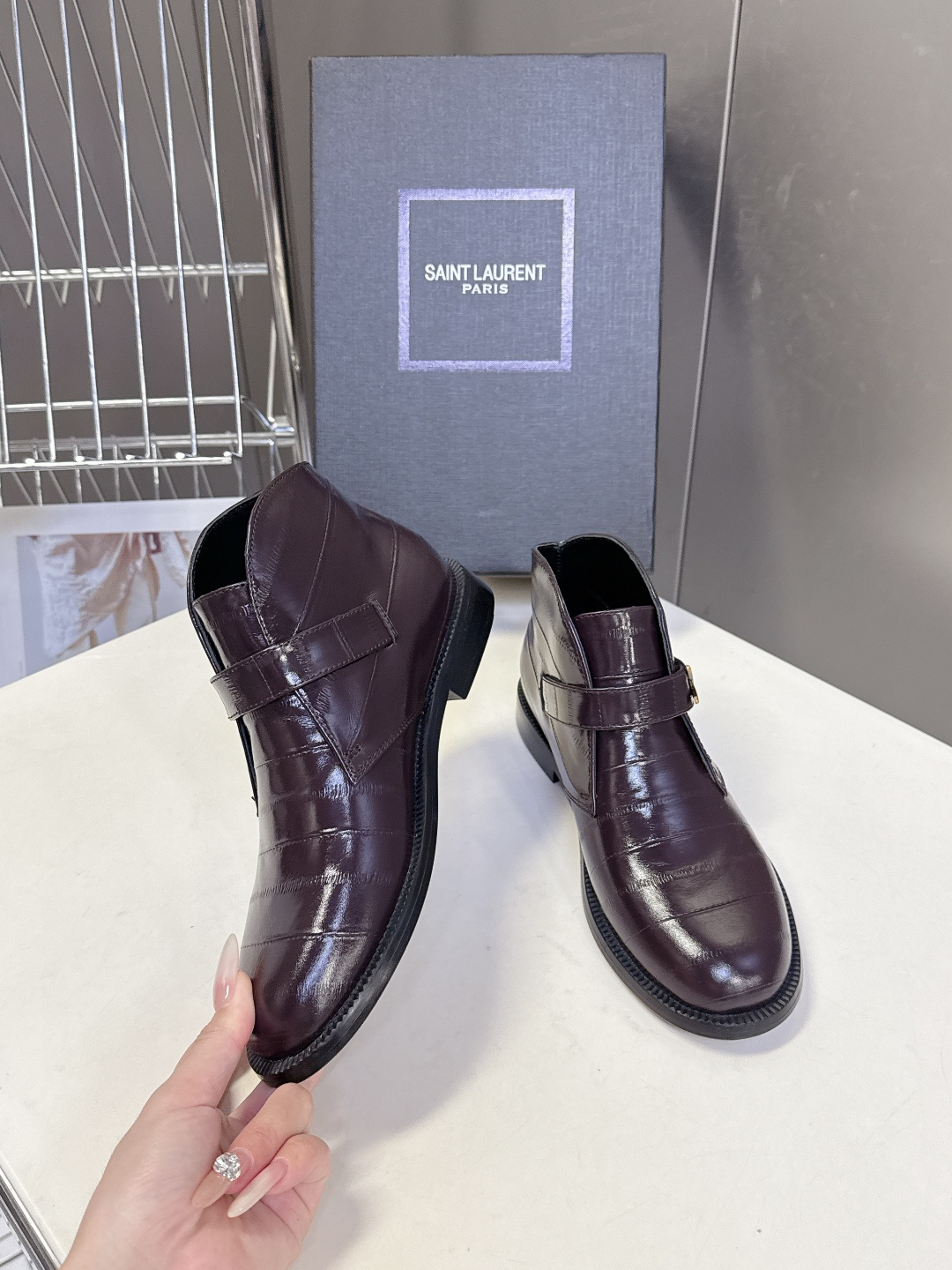 Saint Laurent圣罗兰秋冬最新款短靴 超级超级无敌火爆的一个款这款我们家每个版面的五金扣都要开