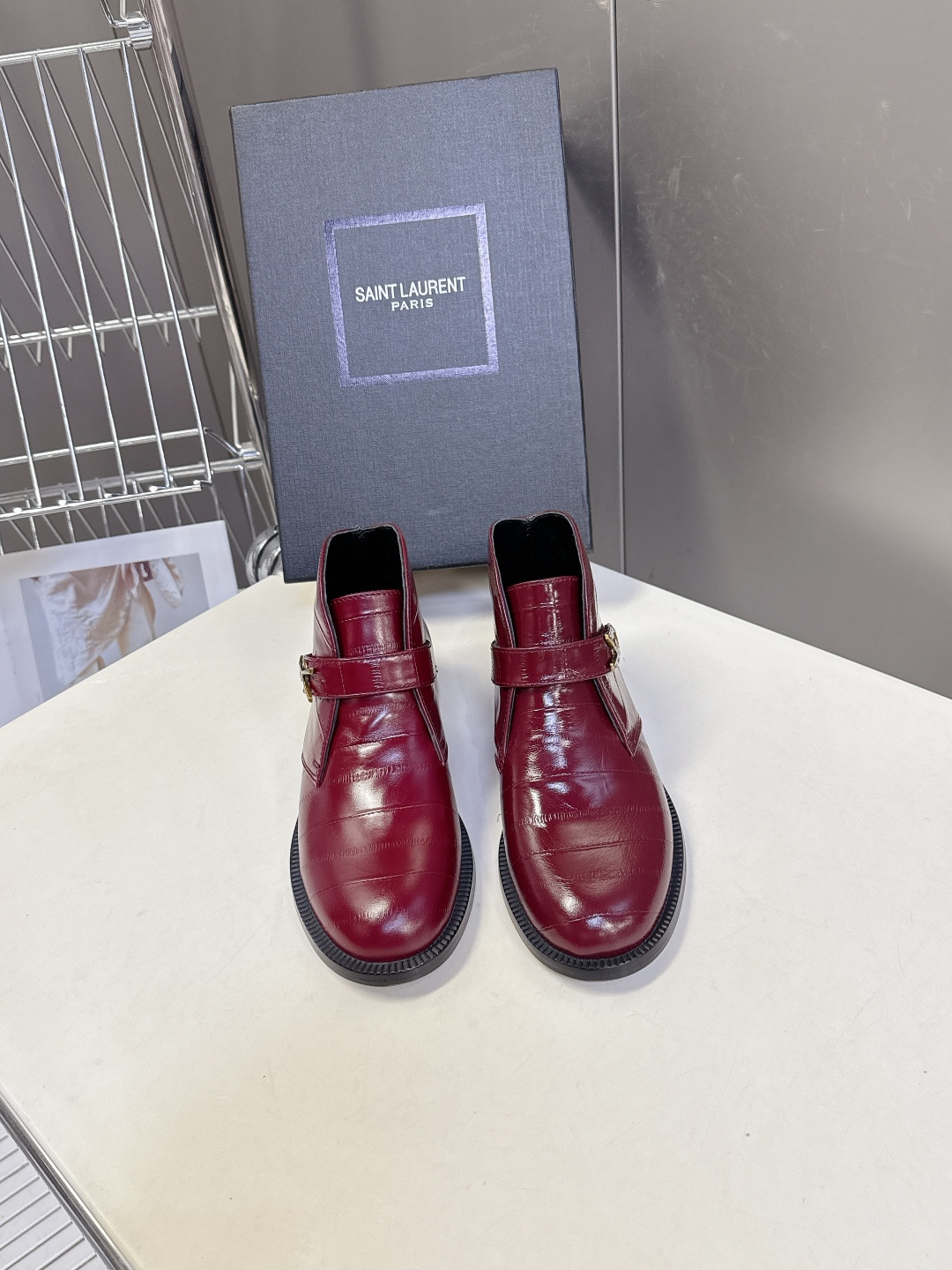 Saint Laurent圣罗兰秋冬最新款短靴 超级超级无敌火爆的一个款这款我们家每个版面的五金扣都要开