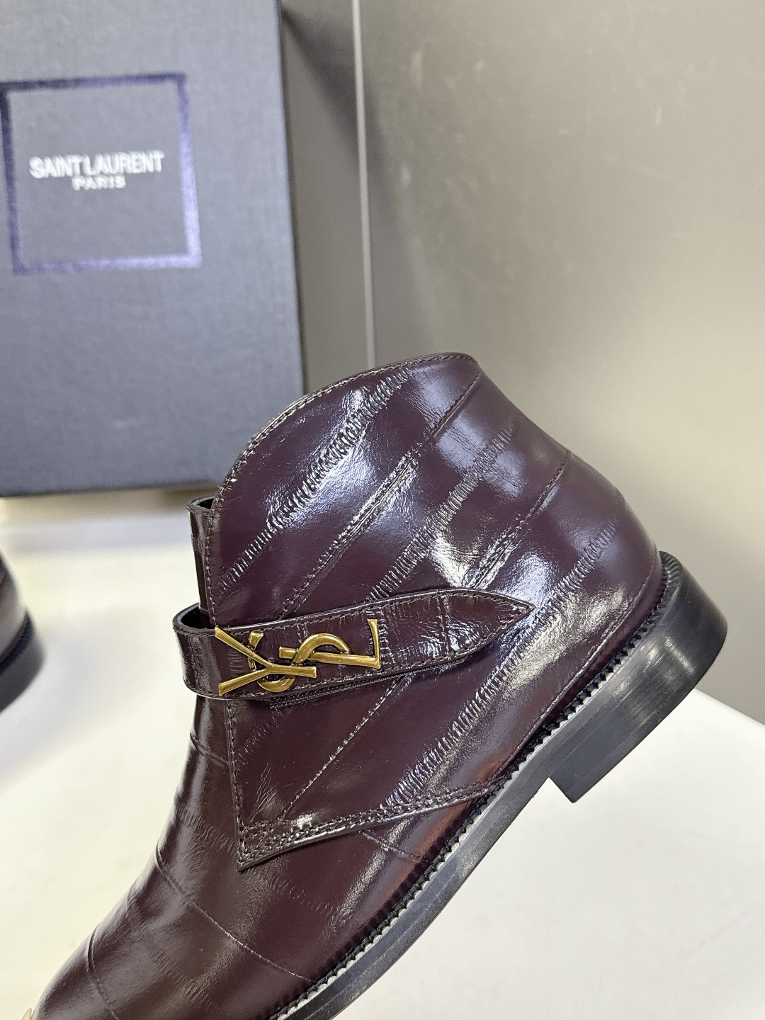 Saint Laurent圣罗兰秋冬最新款短靴 超级超级无敌火爆的一个款这款我们家每个版面的五金扣都要开