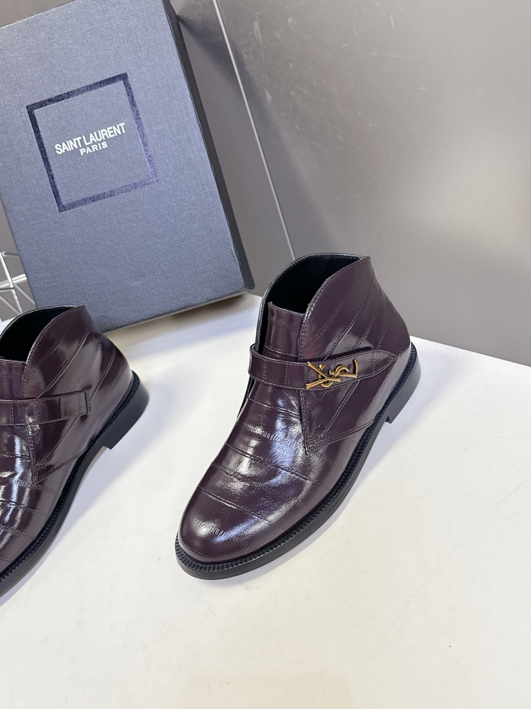 Saint Laurent圣罗兰秋冬最新款短靴 超级超级无敌火爆的一个款这款我们家每个版面的五金扣都要开