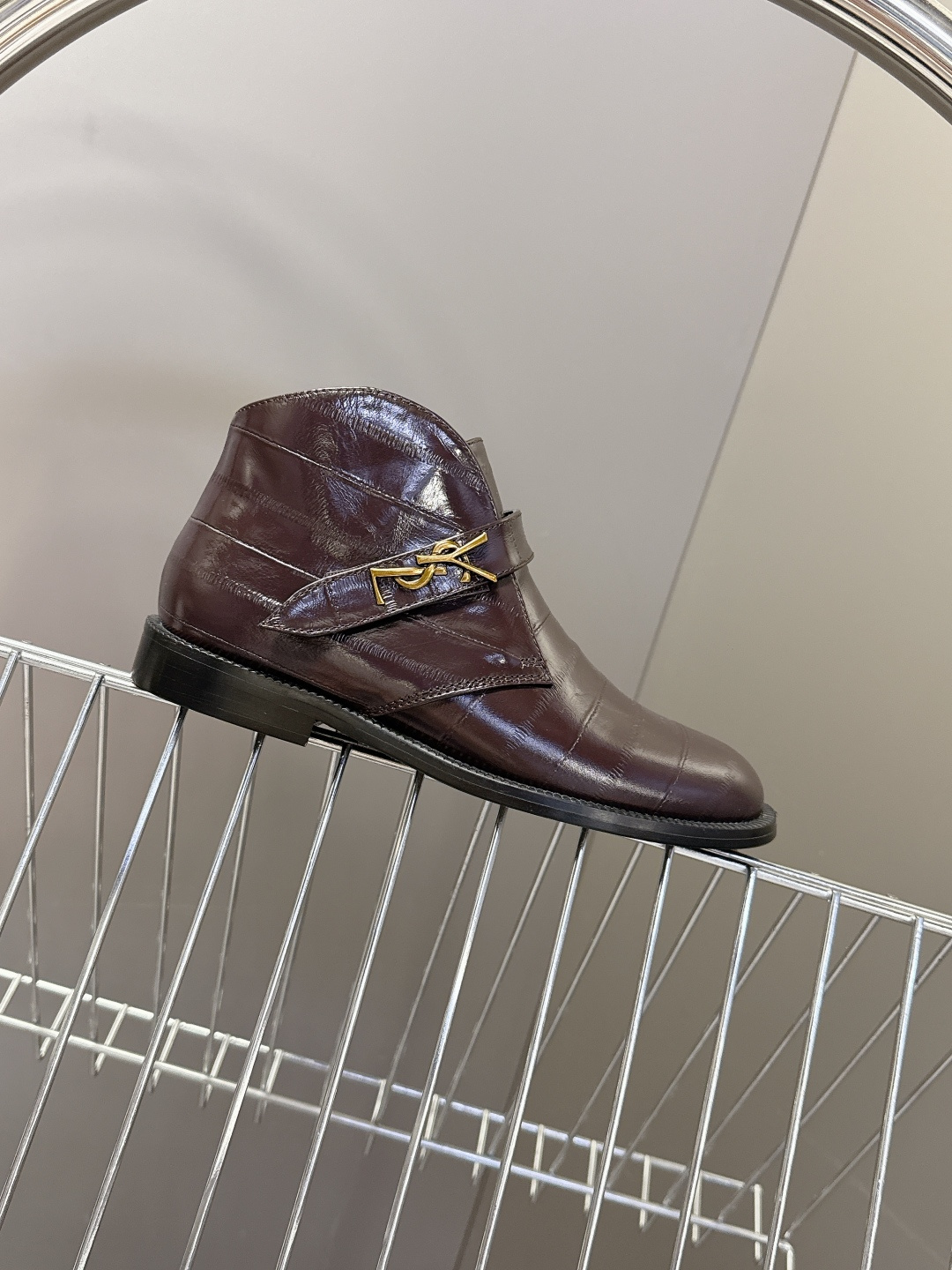 Saint Laurent圣罗兰秋冬最新款短靴 超级超级无敌火爆的一个款这款我们家每个版面的五金扣都要开