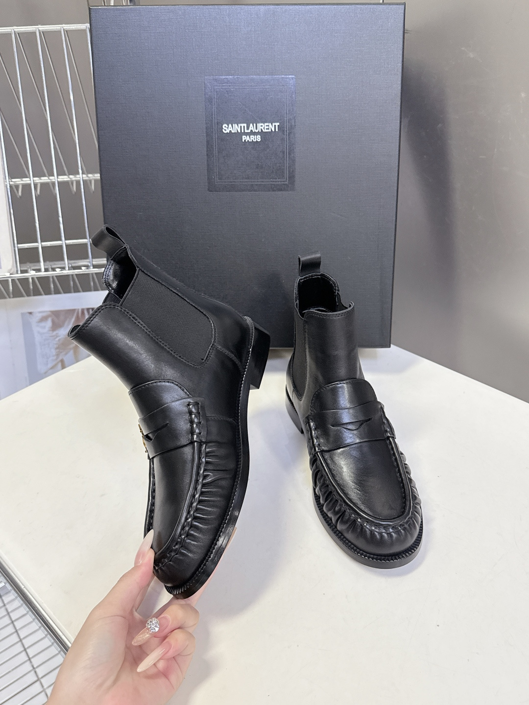 Saint Laurent圣罗兰秋冬最新款短靴 超级超级无敌火爆的一个款这款我们家每个版面的五金扣都要开