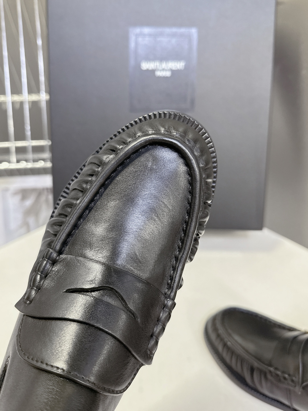 Saint Laurent圣罗兰秋冬最新款短靴 超级超级无敌火爆的一个款这款我们家每个版面的五金扣都要开