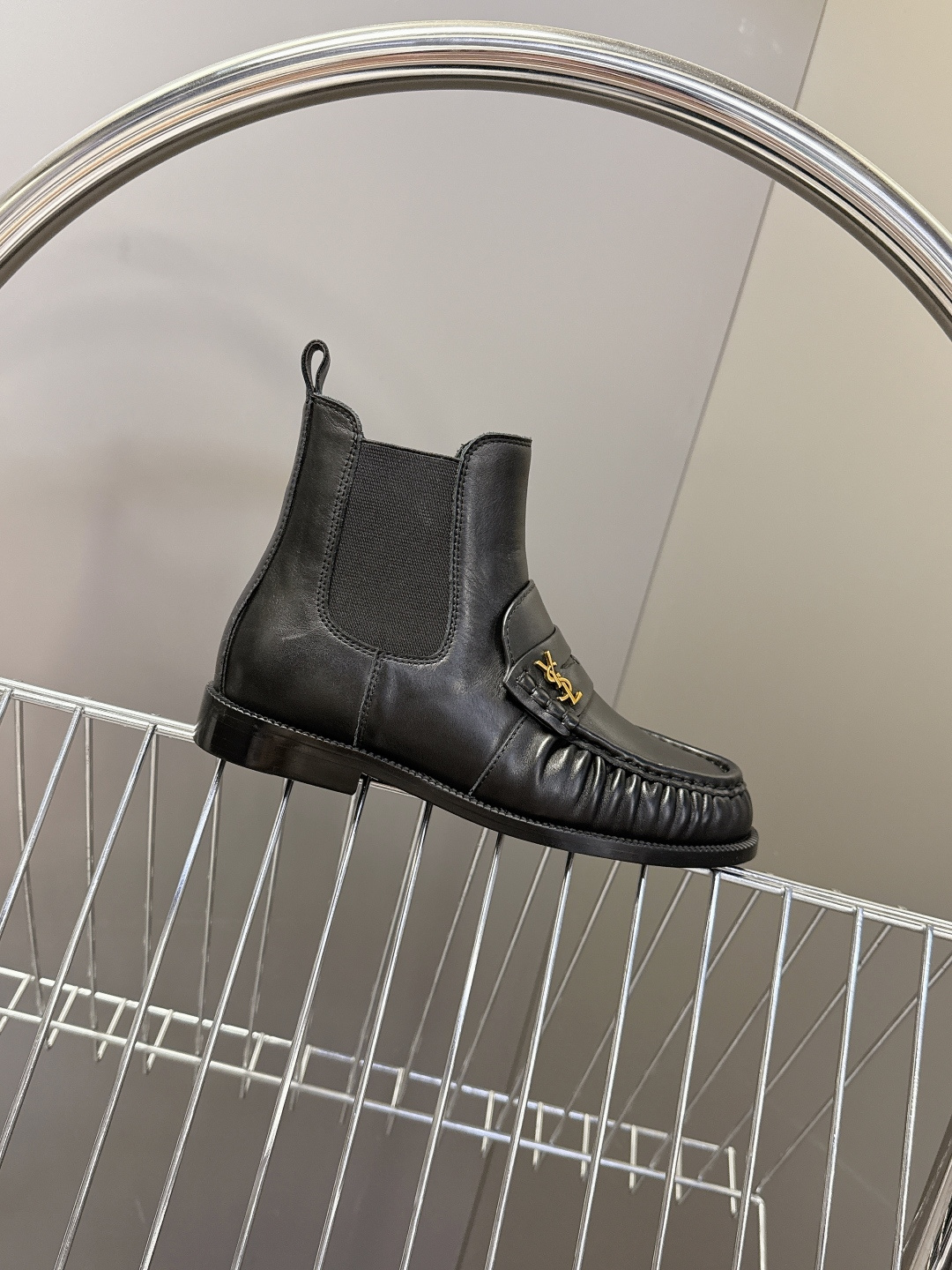 Saint Laurent圣罗兰秋冬最新款短靴 超级超级无敌火爆的一个款这款我们家每个版面的五金扣都要开