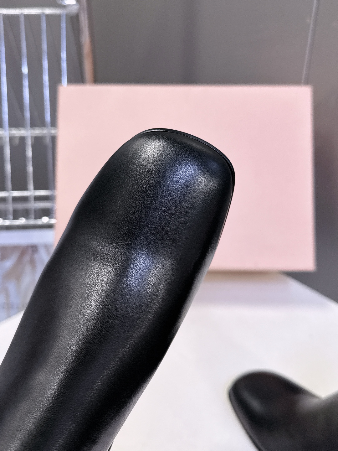 MiuMiu缪缪秋冬最新款复古 短靴 超多明星时尚博主种草 当下最流行的型体隔板设计 结合美拉德色系皮料