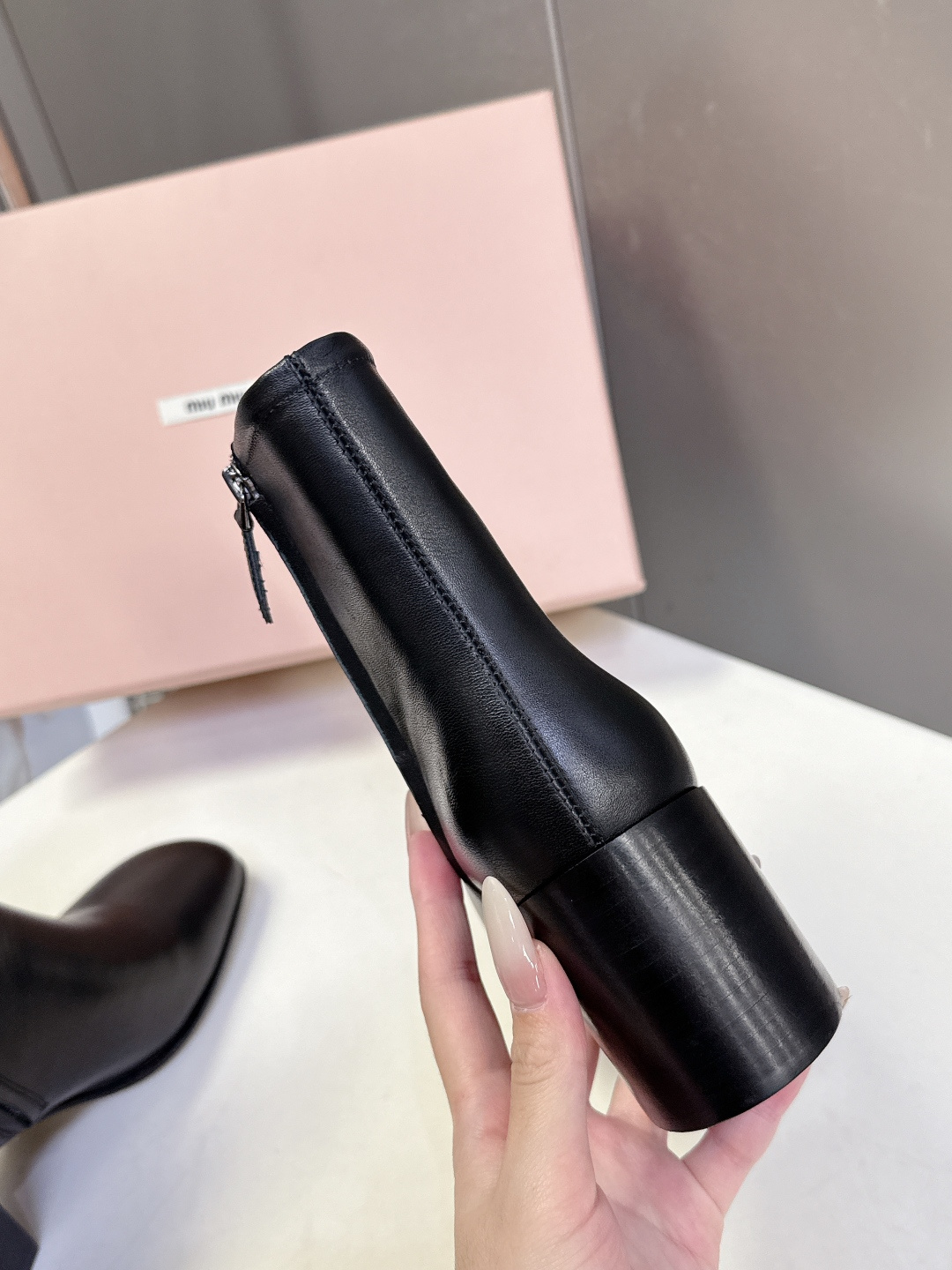 MiuMiu缪缪秋冬最新款复古 短靴 超多明星时尚博主种草 当下最流行的型体隔板设计 结合美拉德色系皮料