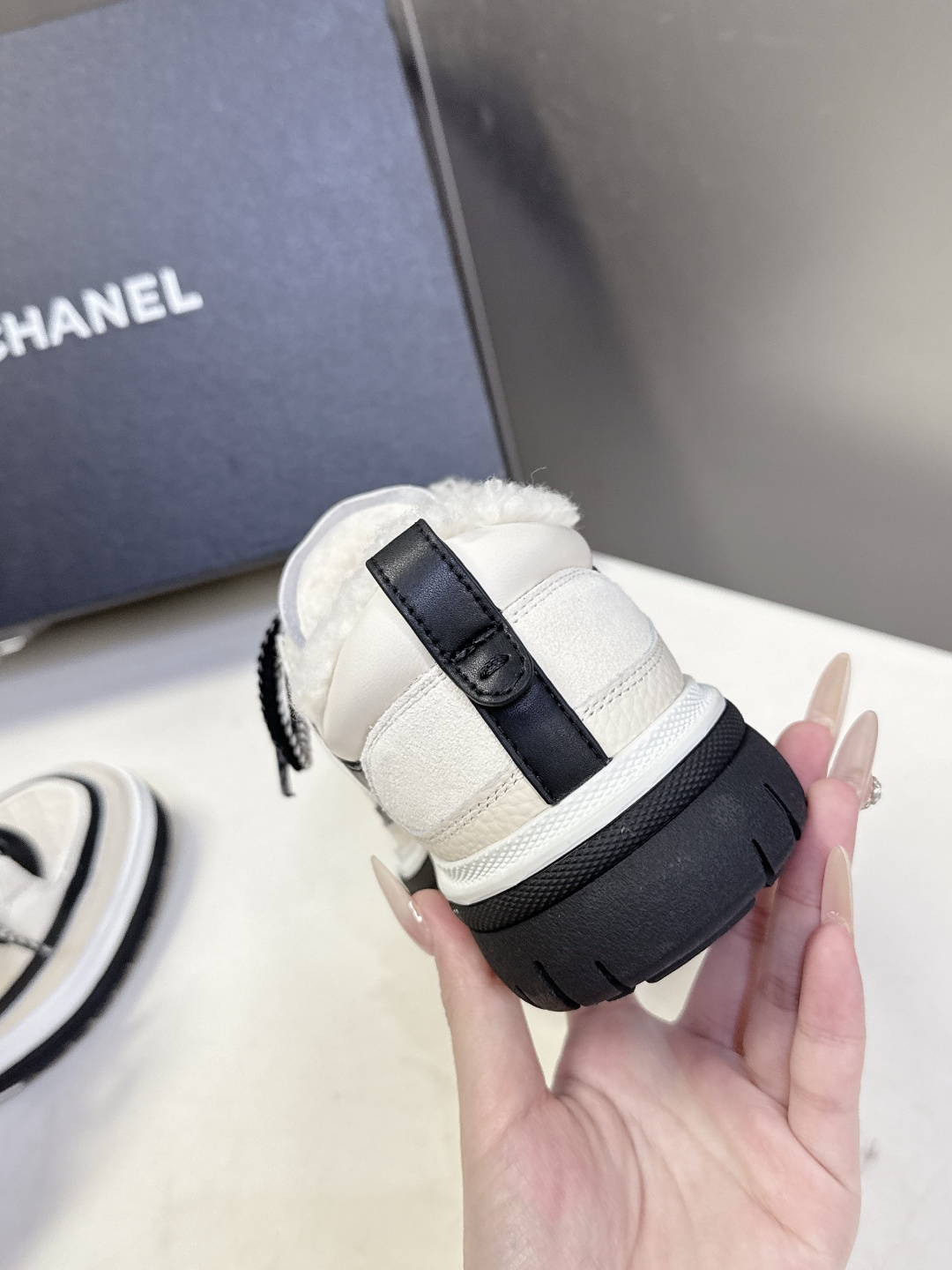 Chanel 香奈儿最新25C休闲毛毛运动鞋 原版模具定制 无敌漂亮又好穿 绝对仙女款 超级舒服，配色高