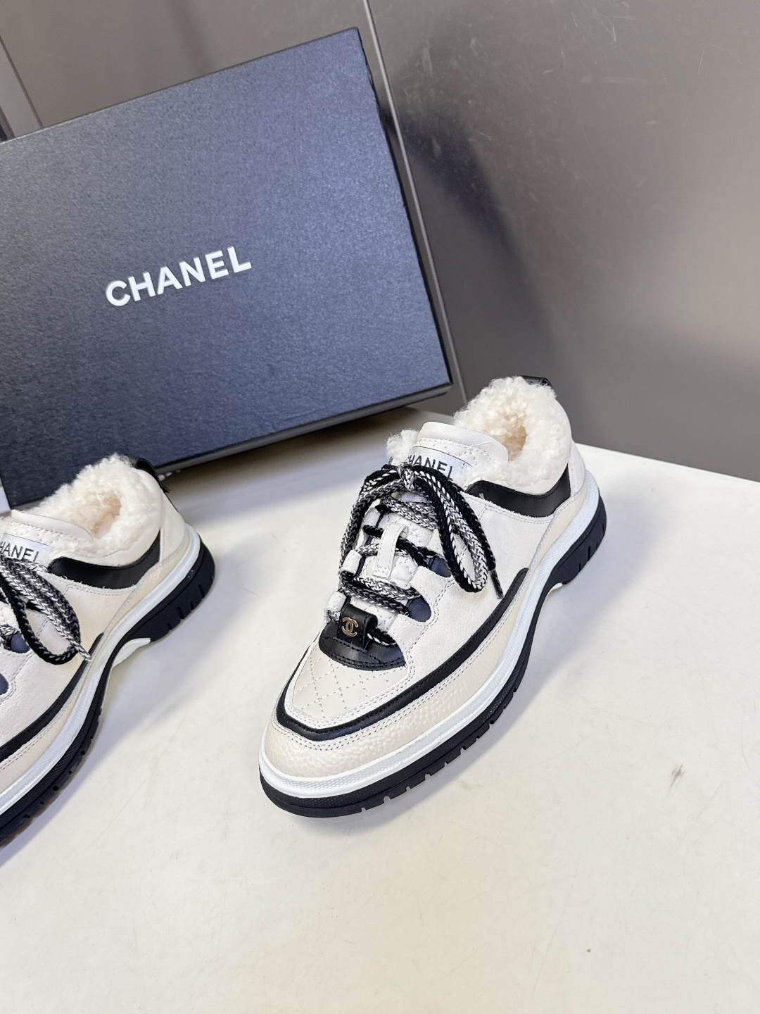 Chanel 香奈儿最新25C休闲毛毛运动鞋 原版模具定制 无敌漂亮又好穿 绝对仙女款 超级舒服，配色高