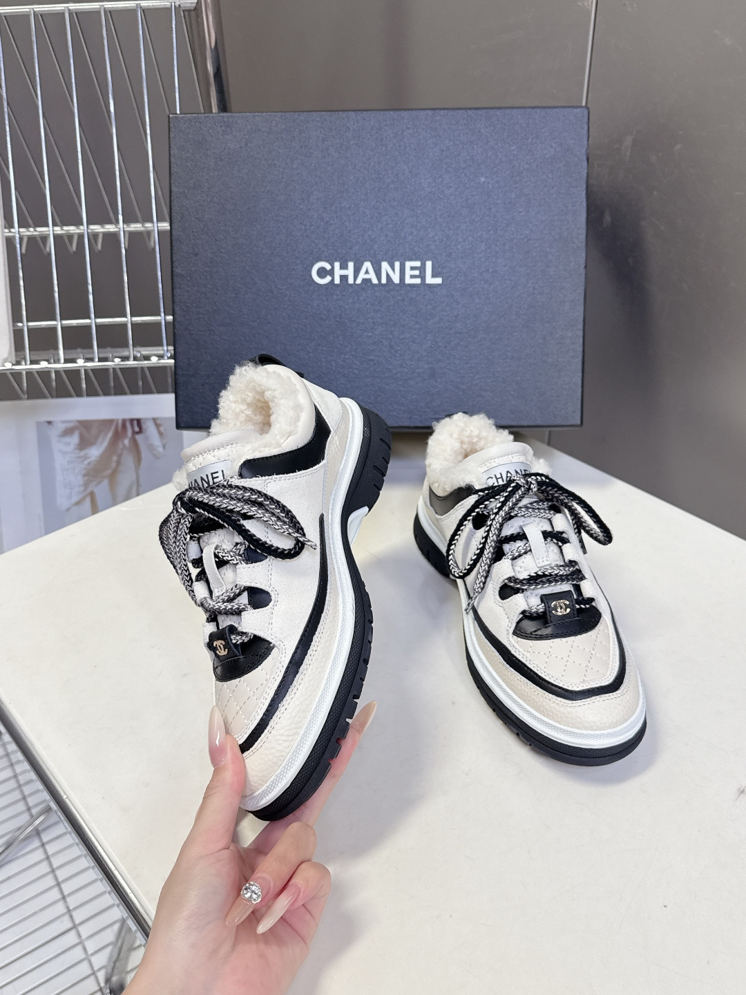 Chanel 香奈儿最新25C休闲毛毛运动鞋 原版模具定制 无敌漂亮又好穿 绝对仙女款 超级舒服，配色高