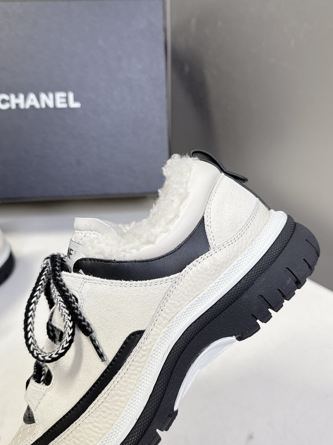 Chanel 香奈儿最新25C休闲毛毛运动鞋 原版模具定制 无敌漂亮又好穿 绝对仙女款 超级舒服，配色高