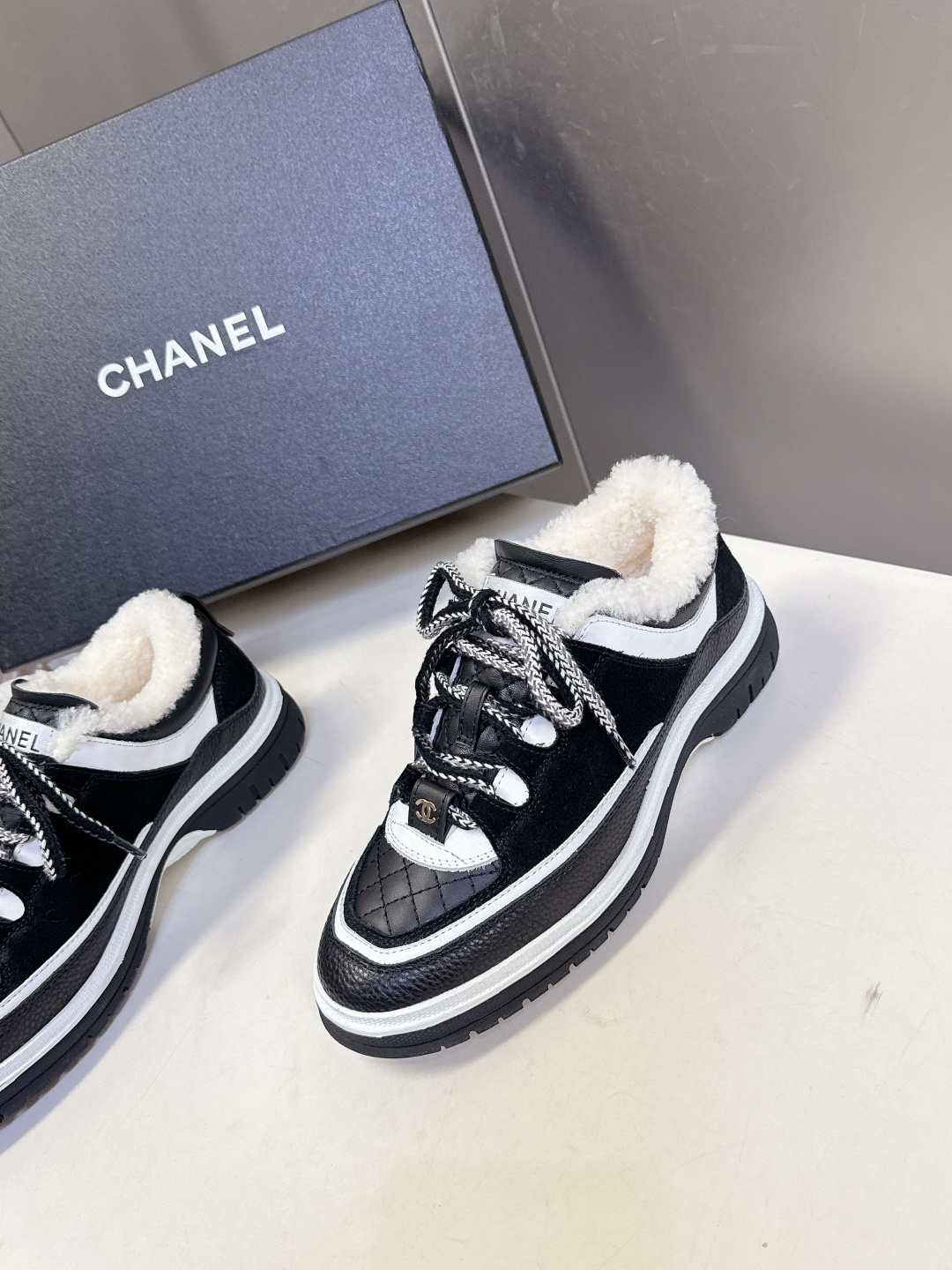 Chanel 香奈儿最新25C休闲毛毛运动鞋 原版模具定制 无敌漂亮又好穿 绝对仙女款 超级舒服，配色高