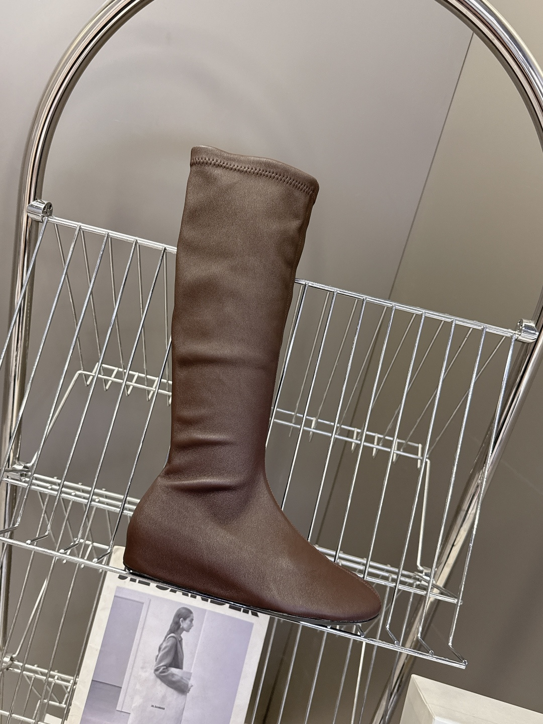 carven秋冬最新老钱风秀款 弹力长靴 超多明星时尚博主种草 carven靴子的设计风格通常以经典简约