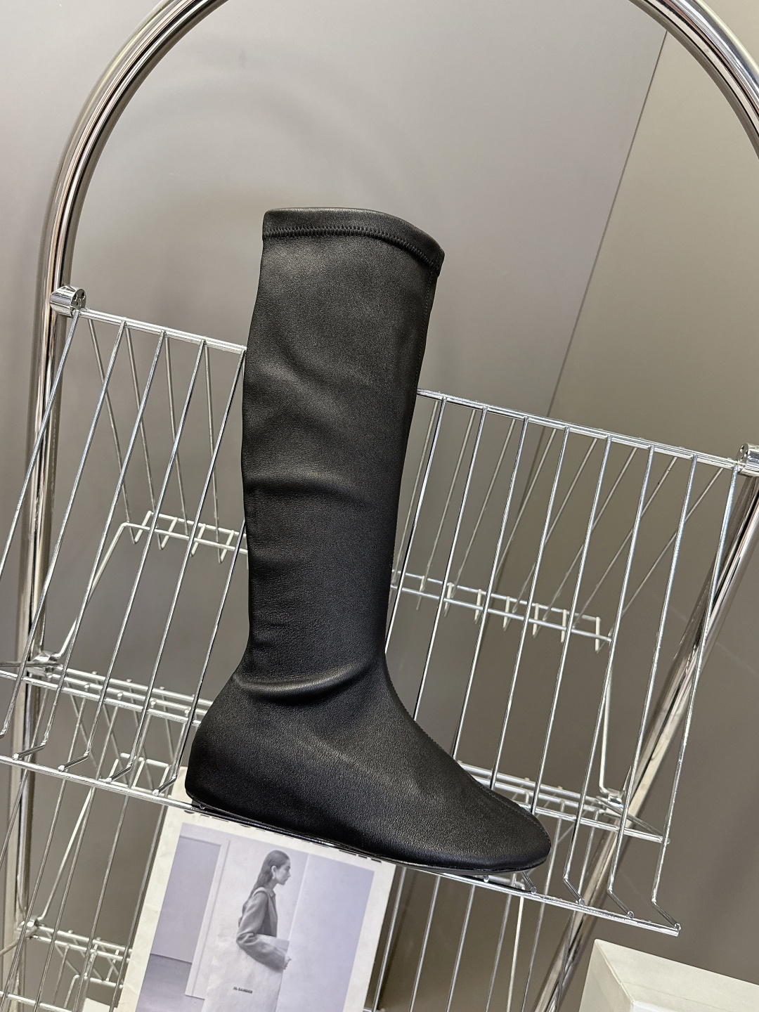 carven秋冬最新老钱风秀款 弹力长靴 超多明星时尚博主种草 carven靴子的设计风格通常以经典简约