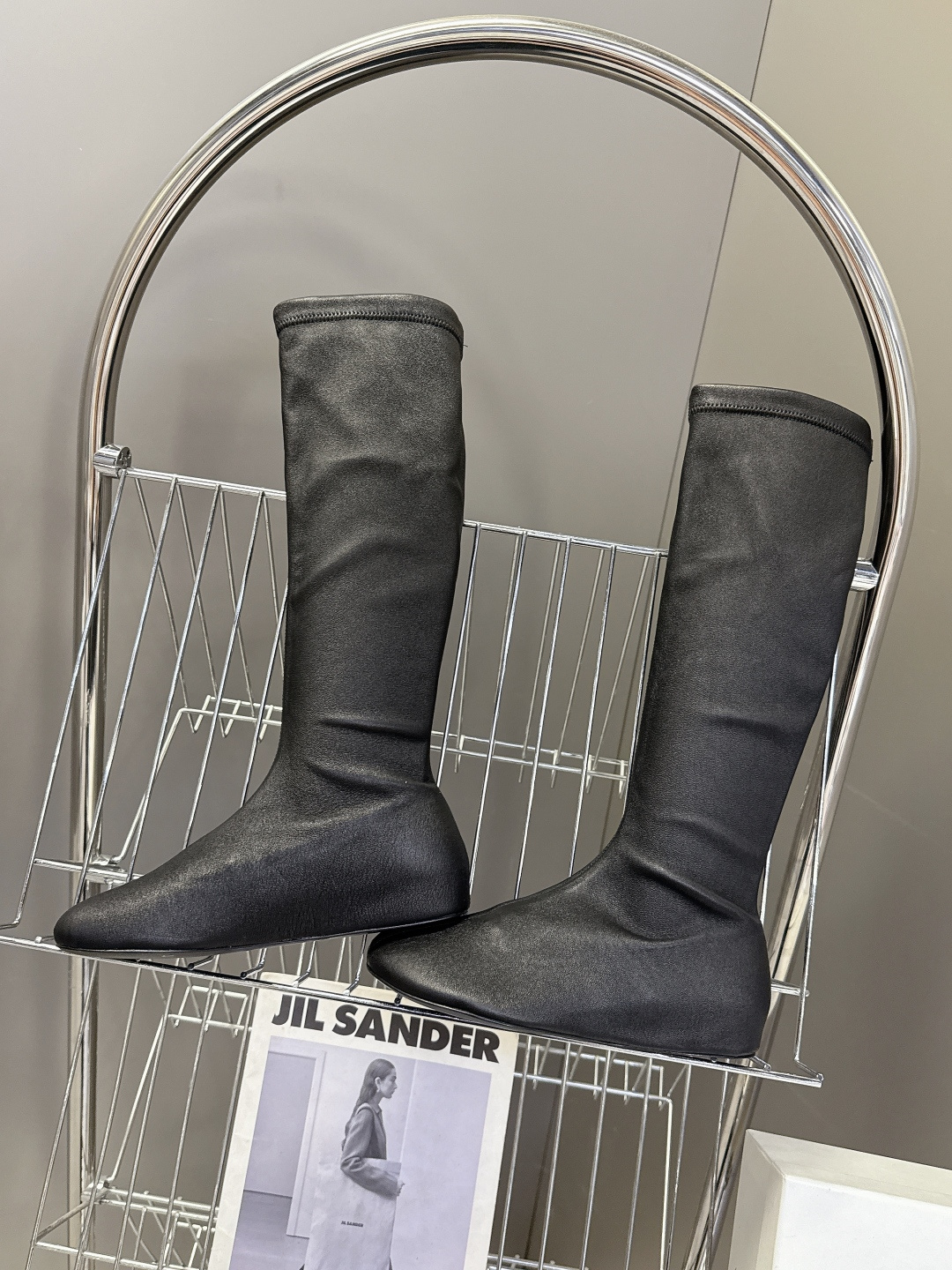 carven秋冬最新老钱风秀款 弹力长靴 超多明星时尚博主种草 carven靴子的设计风格通常以经典简约