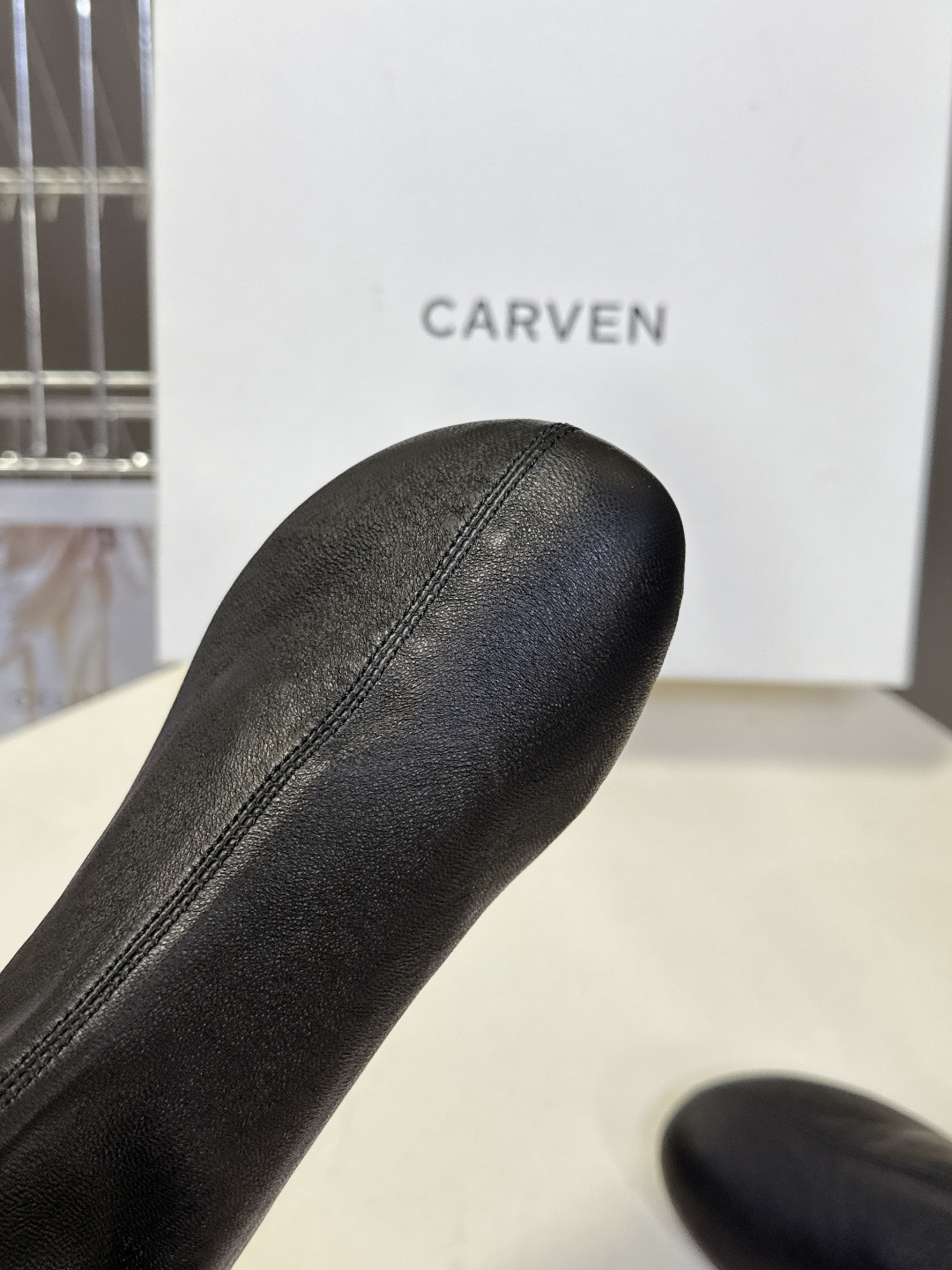 carven秋冬最新老钱风秀款 弹力长靴 超多明星时尚博主种草 carven靴子的设计风格通常以经典简约