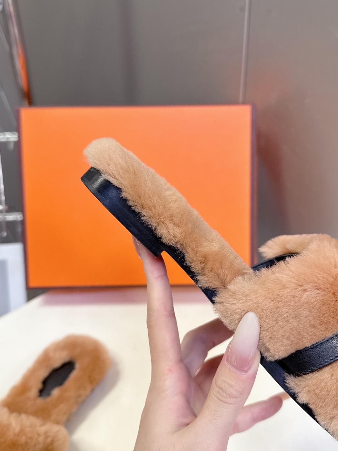 Hermes爱马仕经典kelly扣H拖 高定版本 经典常青树系列单品 面料 ：皮毛一体🐑毛 包中底料 ：