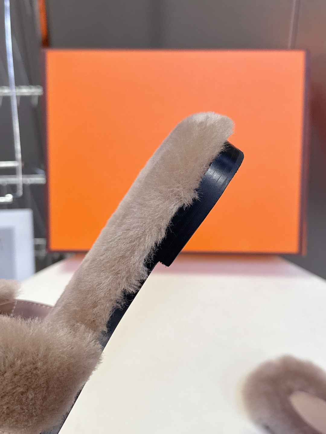 Hermes爱马仕经典kelly扣H拖 高定版本 经典常青树系列单品 面料 ：皮毛一体🐑毛 包中底料 ：