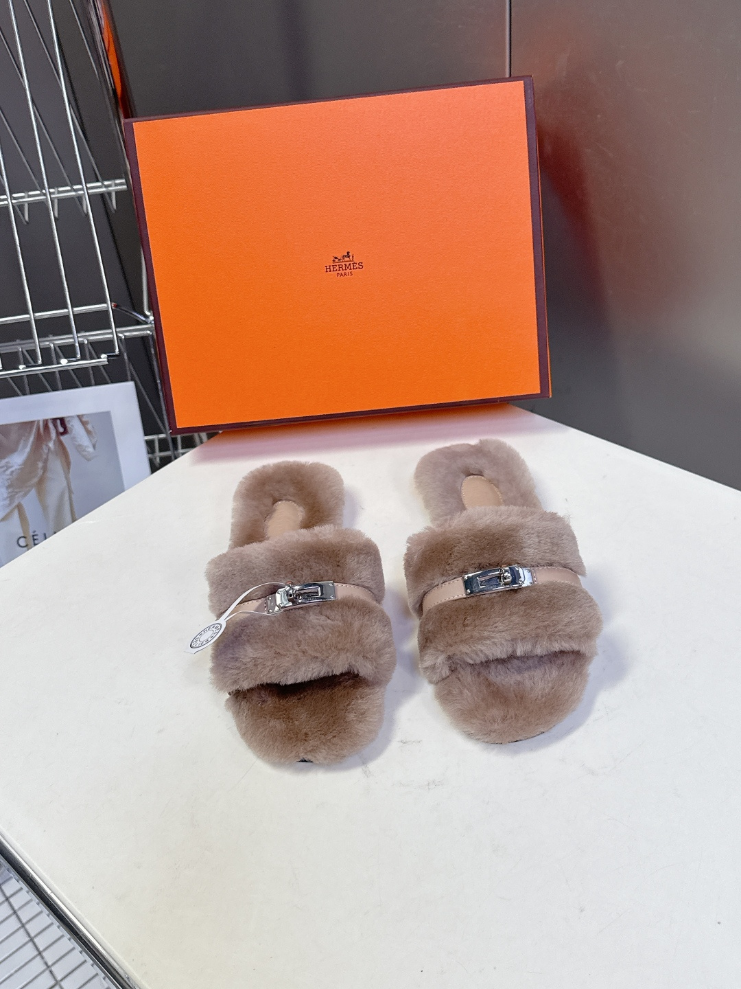 Hermes爱马仕经典kelly扣H拖 高定版本 经典常青树系列单品 面料 ：皮毛一体🐑毛 包中底料 ：