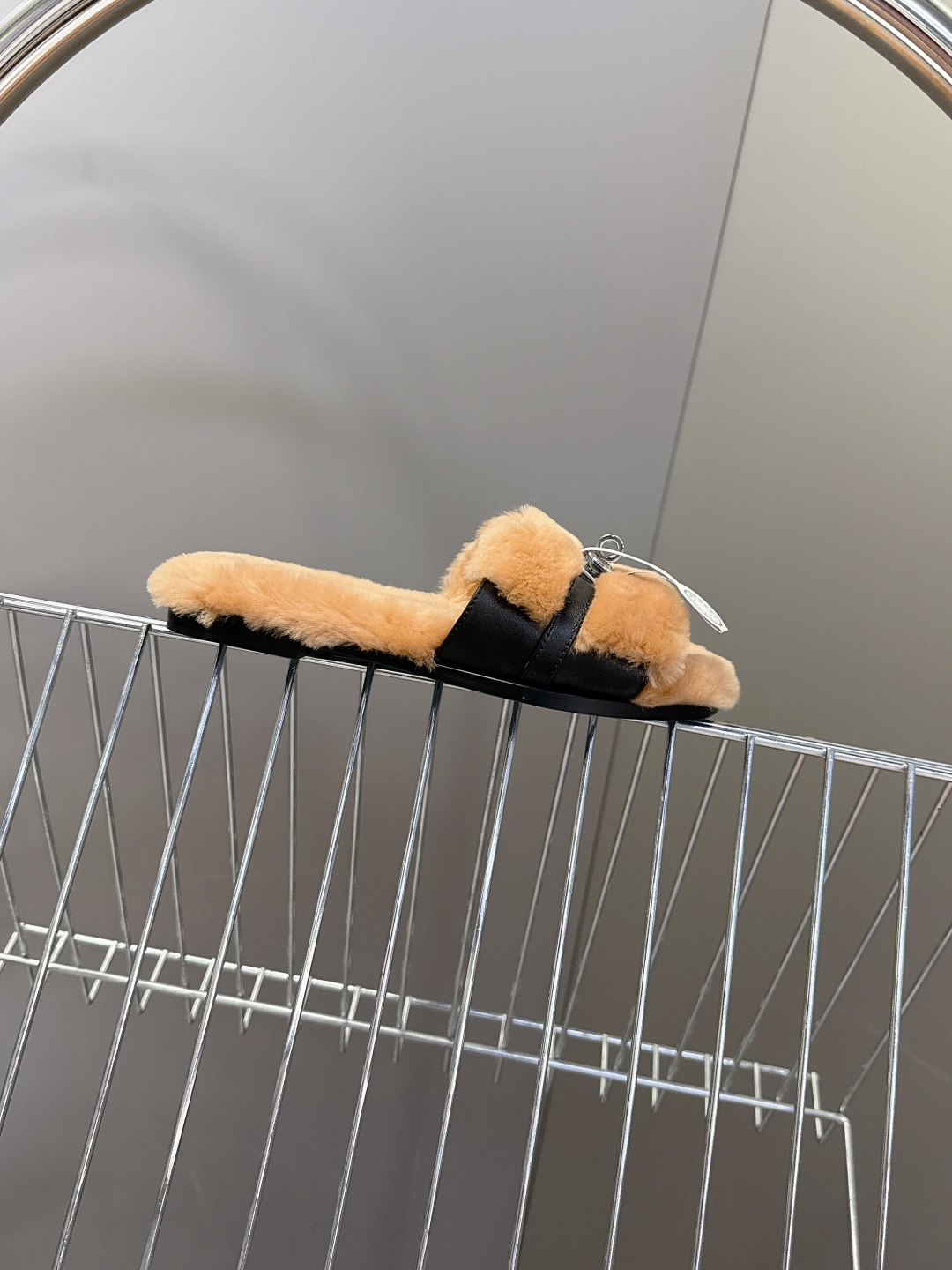 Hermes爱马仕经典kelly扣H拖 高定版本 经典常青树系列单品 面料 ：皮毛一体🐑毛 包中底料 ：