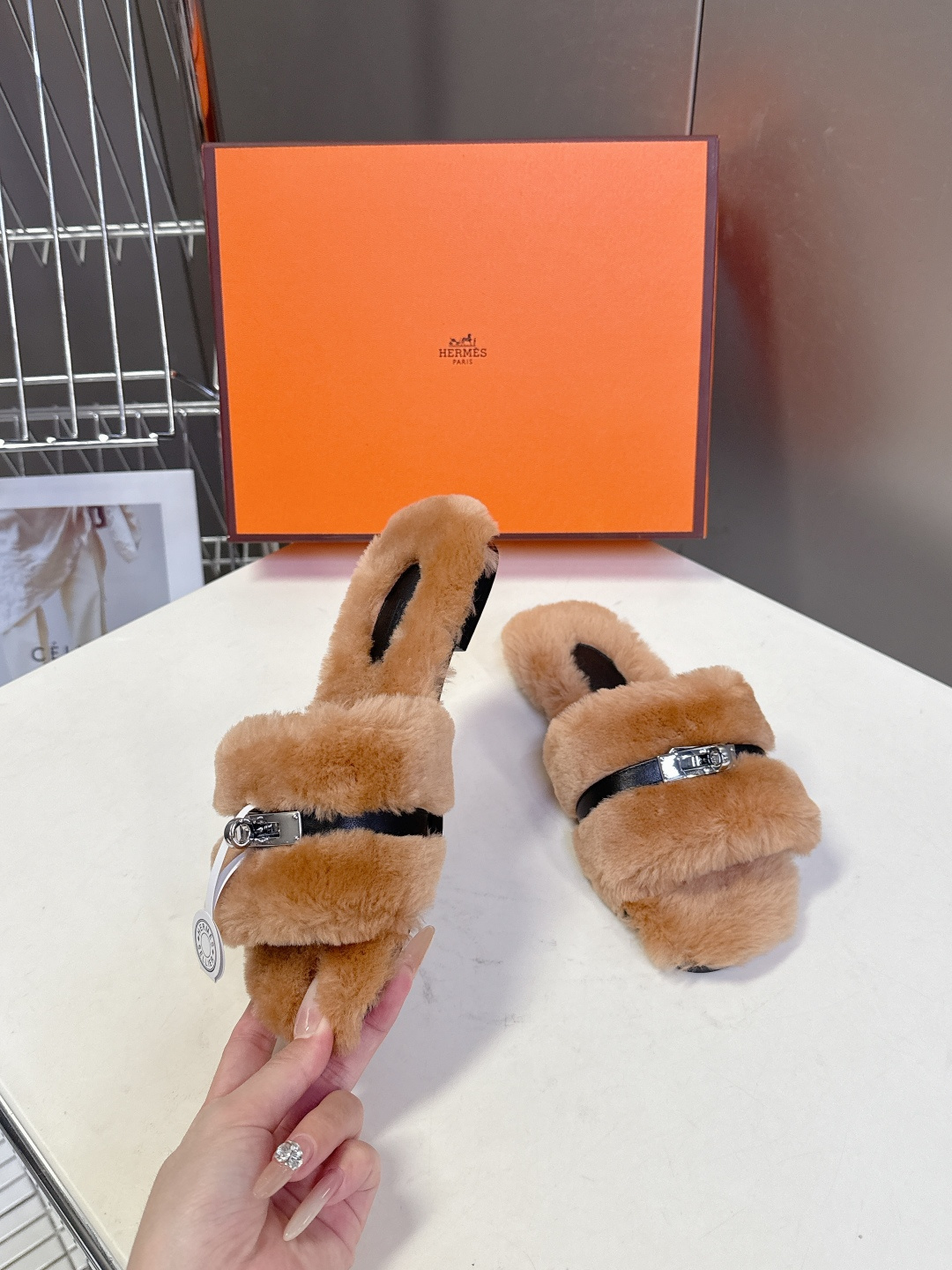 Hermes爱马仕经典kelly扣H拖 高定版本 经典常青树系列单品 面料 ：皮毛一体🐑毛 包中底料 ：