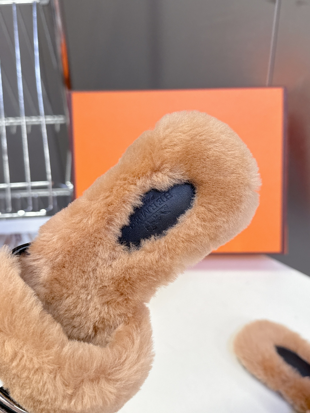 Hermes爱马仕经典kelly扣H拖 高定版本 经典常青树系列单品 面料 ：皮毛一体🐑毛 包中底料 ：