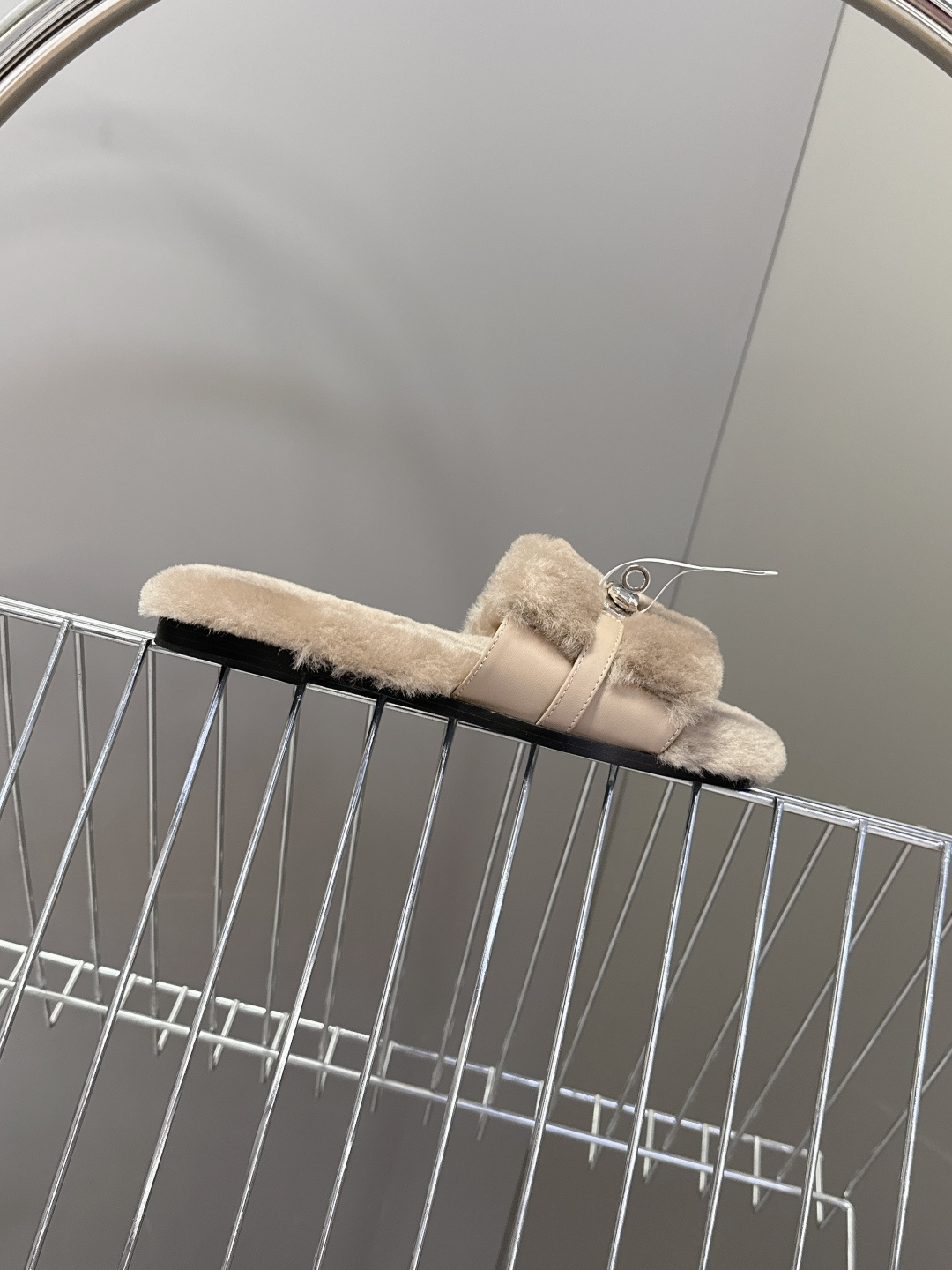 Hermes爱马仕经典kelly扣H拖 高定版本 经典常青树系列单品 面料 ：皮毛一体🐑毛 包中底料 ：