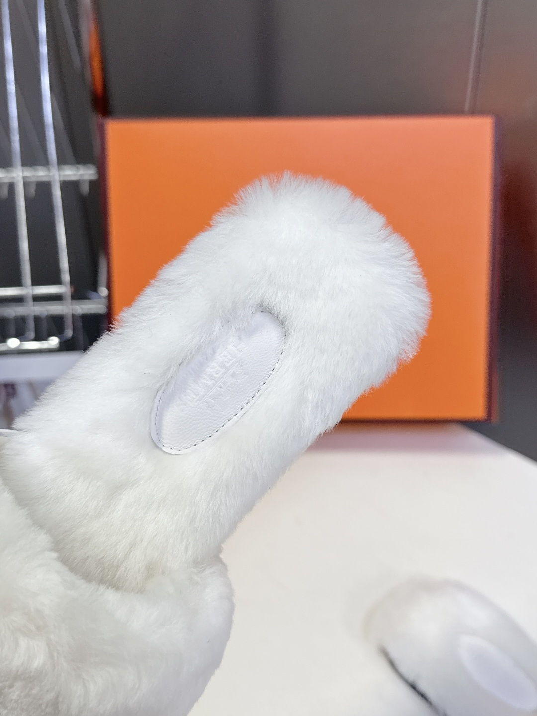 Hermes爱马仕经典kelly扣H拖 高定版本 经典常青树系列单品 面料 ：皮毛一体🐑毛 包中底料 ：