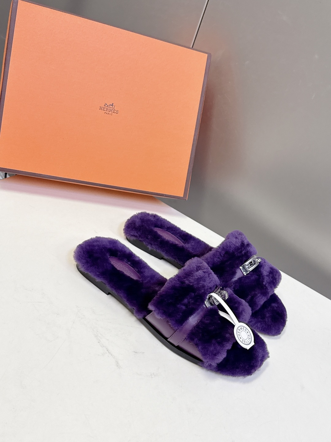 Hermes爱马仕经典kelly扣H拖 高定版本 经典常青树系列单品 面料 ：皮毛一体🐑毛 包中底料 ：