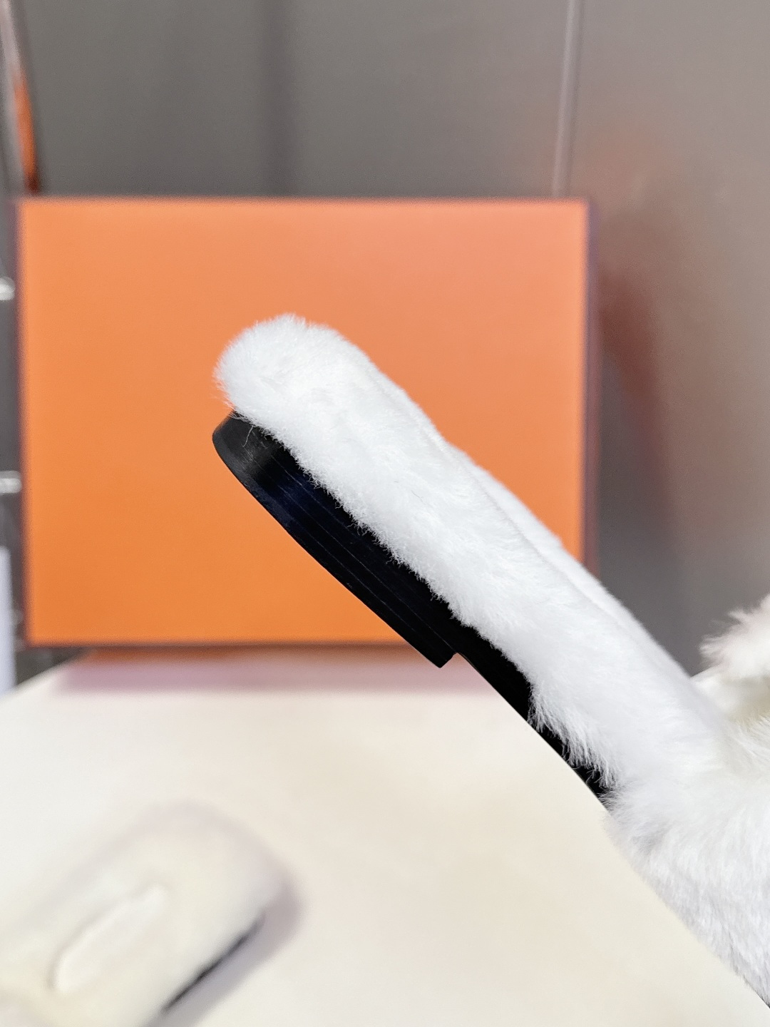 Hermes爱马仕经典kelly扣H拖 高定版本 经典常青树系列单品 面料 ：皮毛一体🐑毛 包中底料 ：